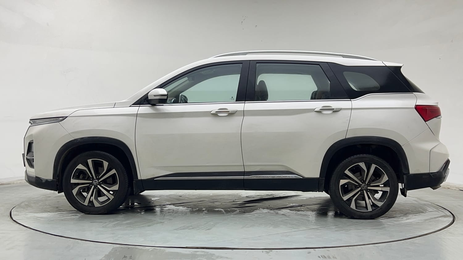 Used 2023 MG Motors Hector Plus Sharp Pro 2.0 Turbo Diesel 7 STR Diesel Manual exterior LEFT SIDE VIEW