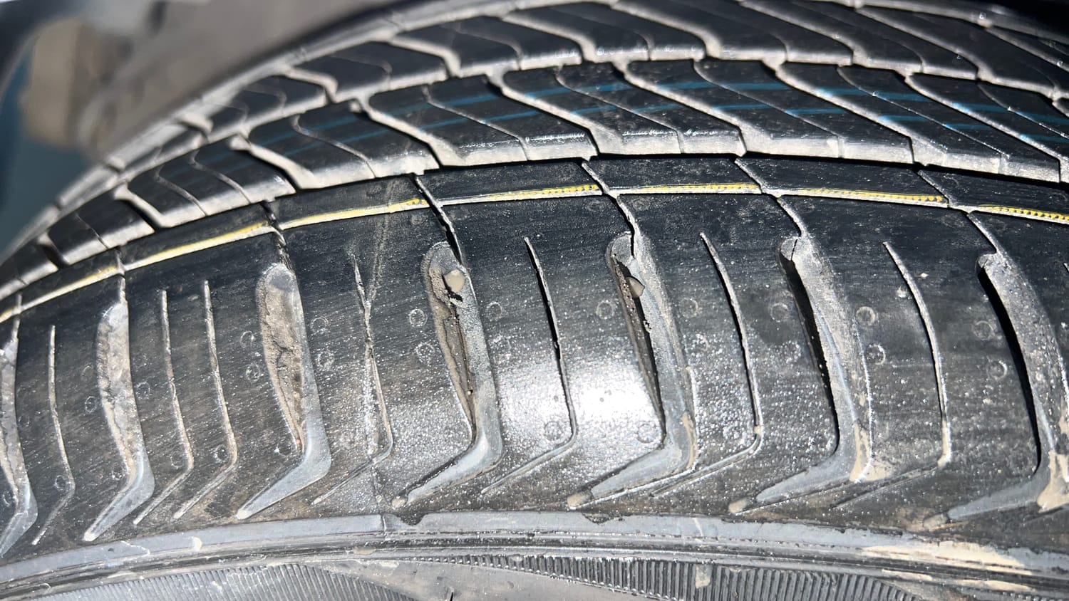 Used 2023 Hyundai Aura SX 1.2 CNG Cng Manual tyres RIGHT REAR TYRE TREAD VIEW