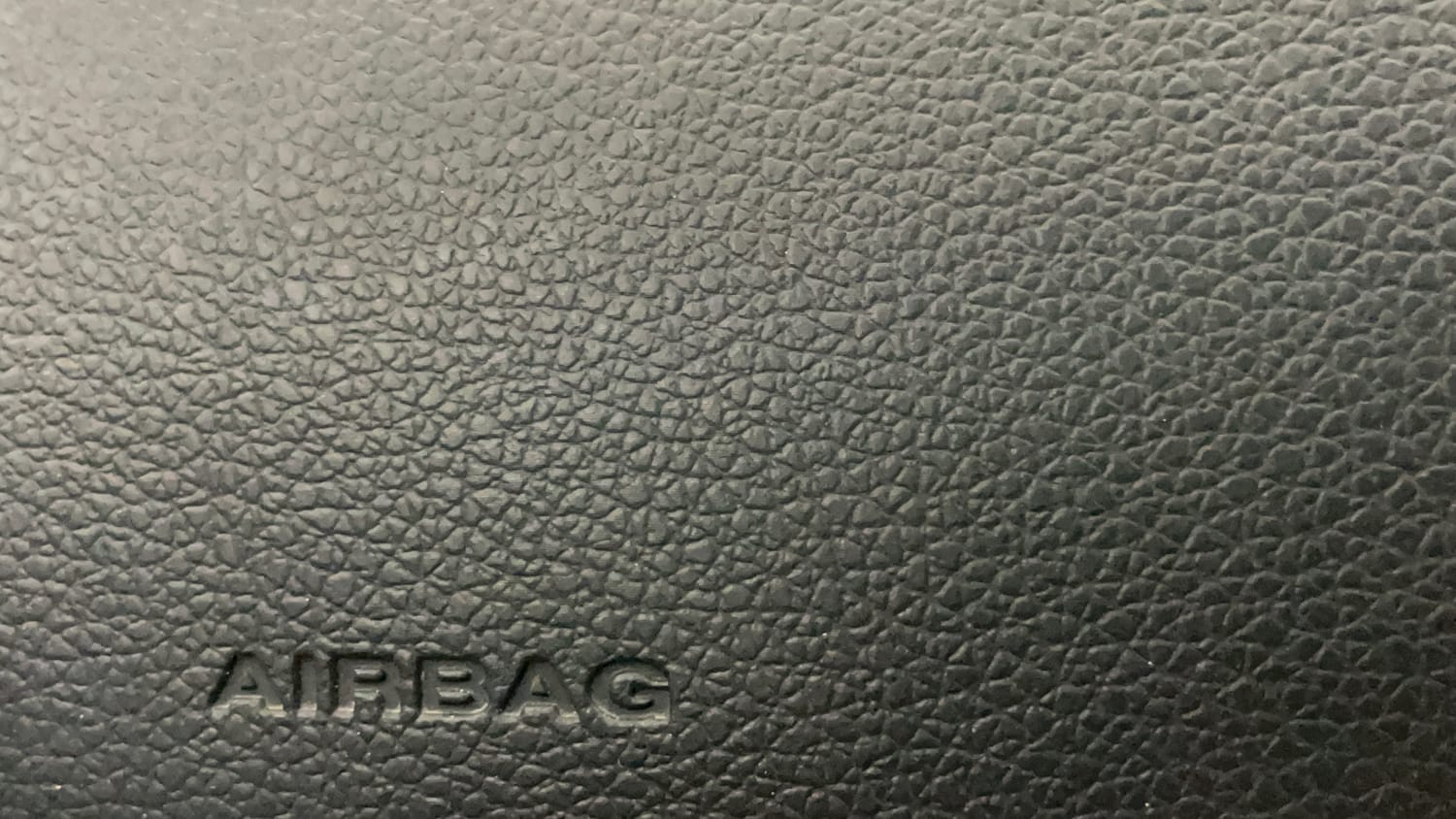 Used 2022 Mahindra XUV 300 W8 (O) 1.2 Petrol Petrol Manual top_features Airbags