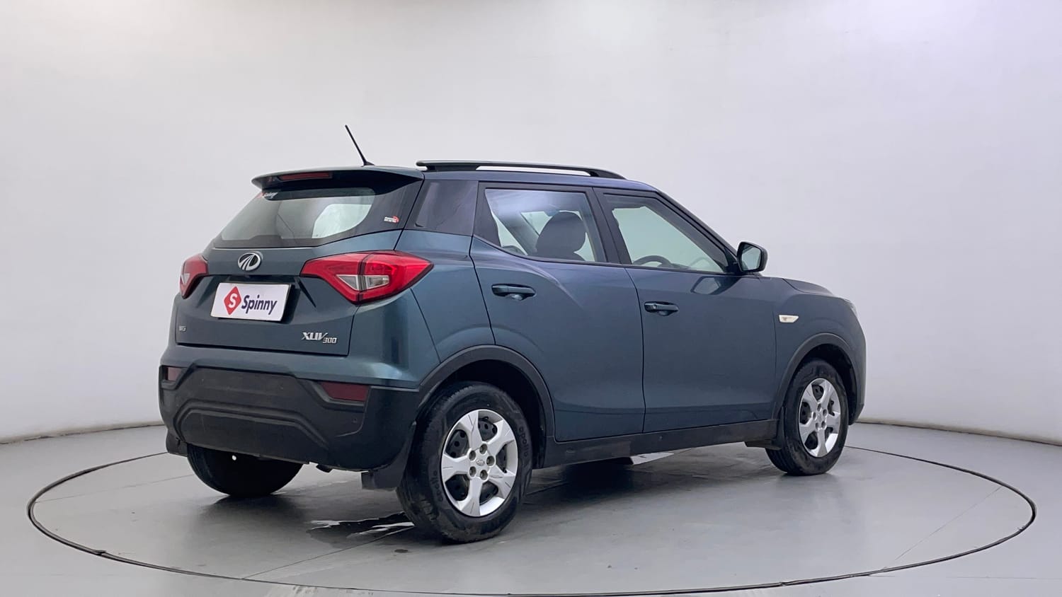 Used 2021 Mahindra XUV 300 W6 1.2 Petrol Petrol Manual exterior RIGHT REAR CORNER VIEW