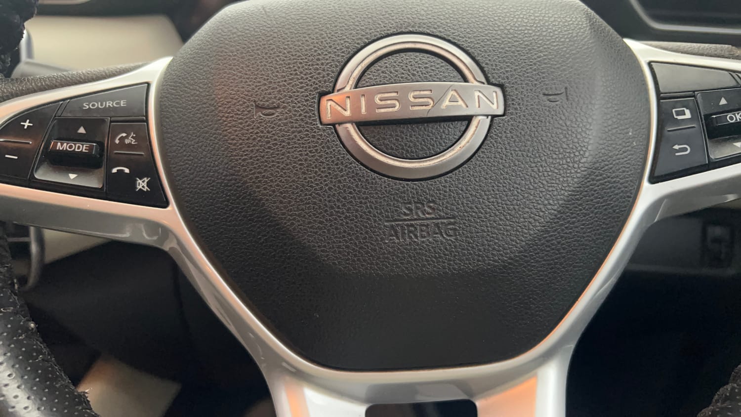 Used 2022 Nissan Magnite XV Petrol Manual top_features Airbags