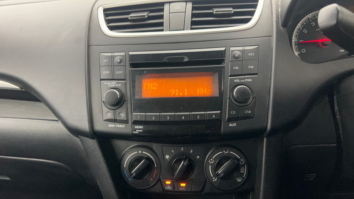 Used 2017 Maruti Suzuki Swift VXi Petrol Manual interior MUSIC SYSTEM & AC CONTROL VIEW