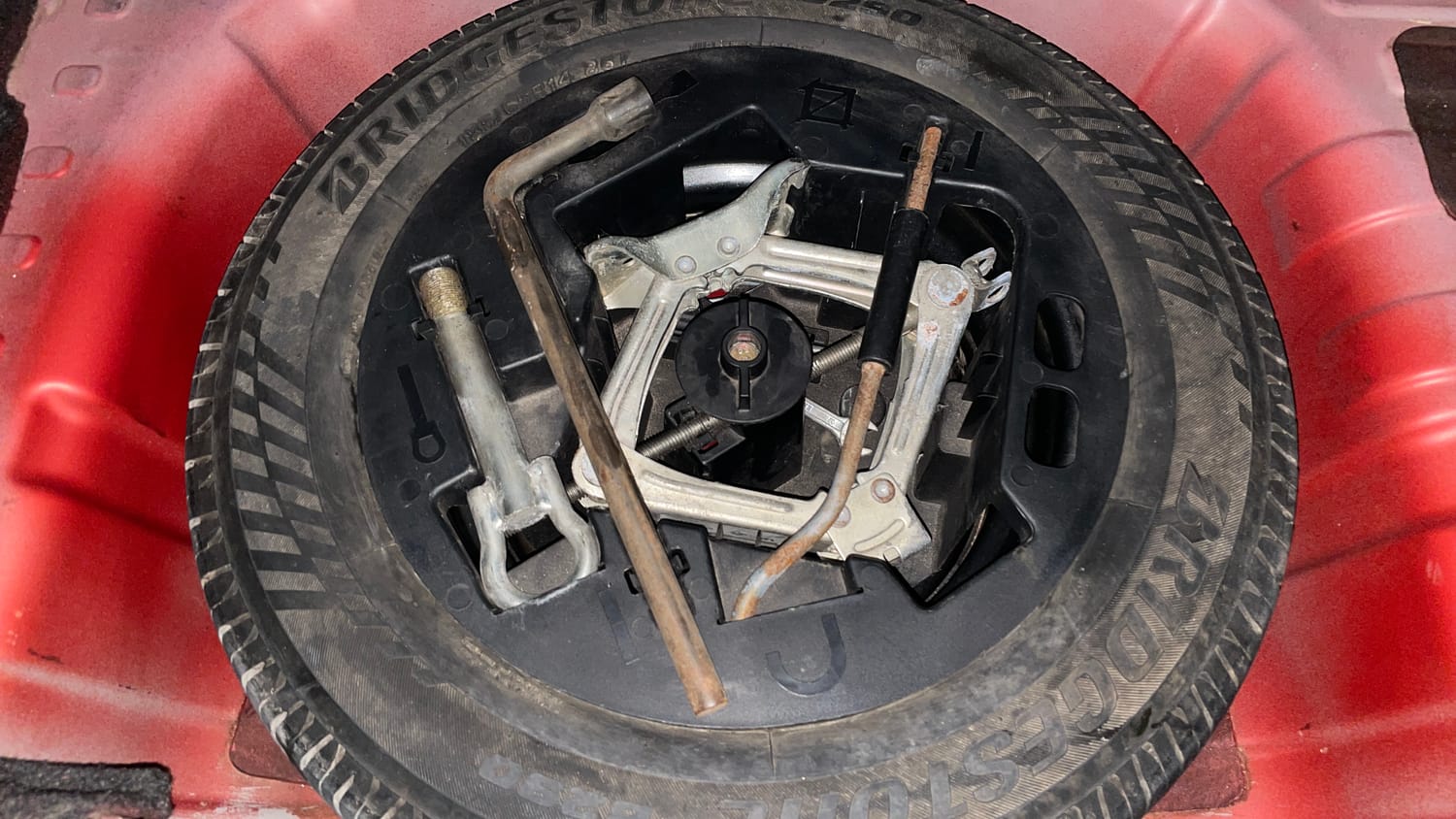 Used 2016 Mahindra KUV100 K2 Plus 6 STR Petrol Manual tyres SPARE TYRE VIEW