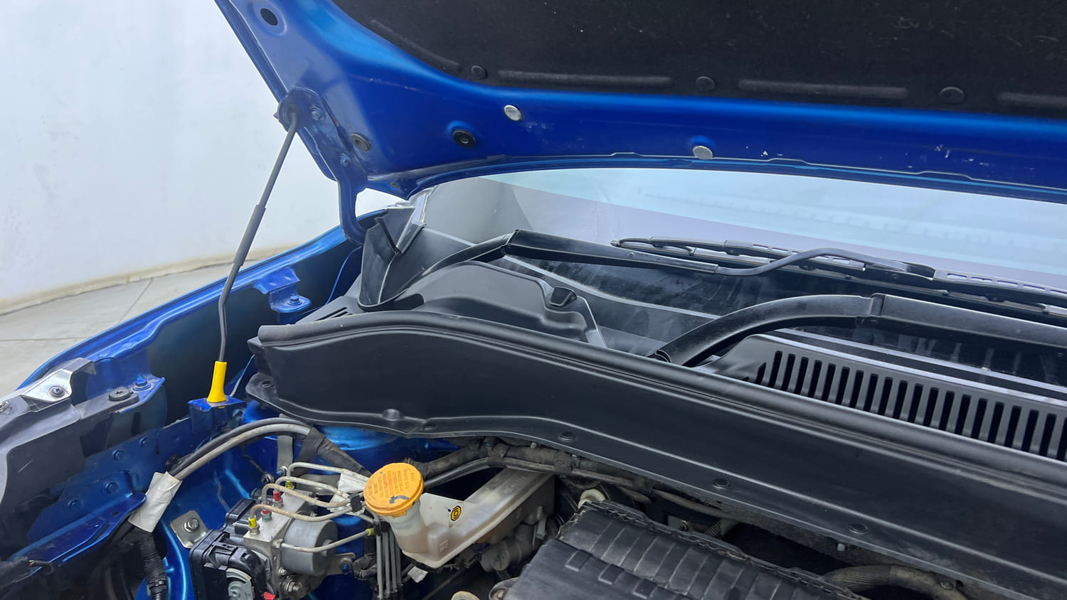 Used 2022 Tata Punch Creative Dual Tone AMT Petrol Automatic engine ENGINE RIGHT SIDE HINGE & APRON VIEW
