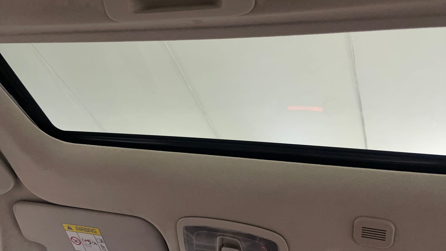 Used 2022 Mahindra XUV 300 W8 (O) 1.2 Petrol Petrol Manual top_features Sunroof
