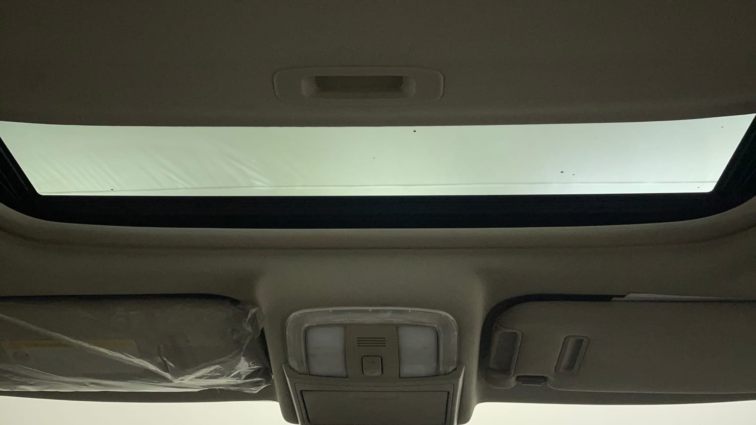Used 2018 Mahindra XUV500 W10 Diesel Manual top_features Sunroof