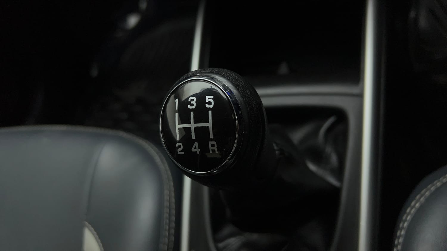 Used 2017 Maruti Suzuki Baleno Delta 1.2 Petrol Manual interior GEAR  KNOB VIEW