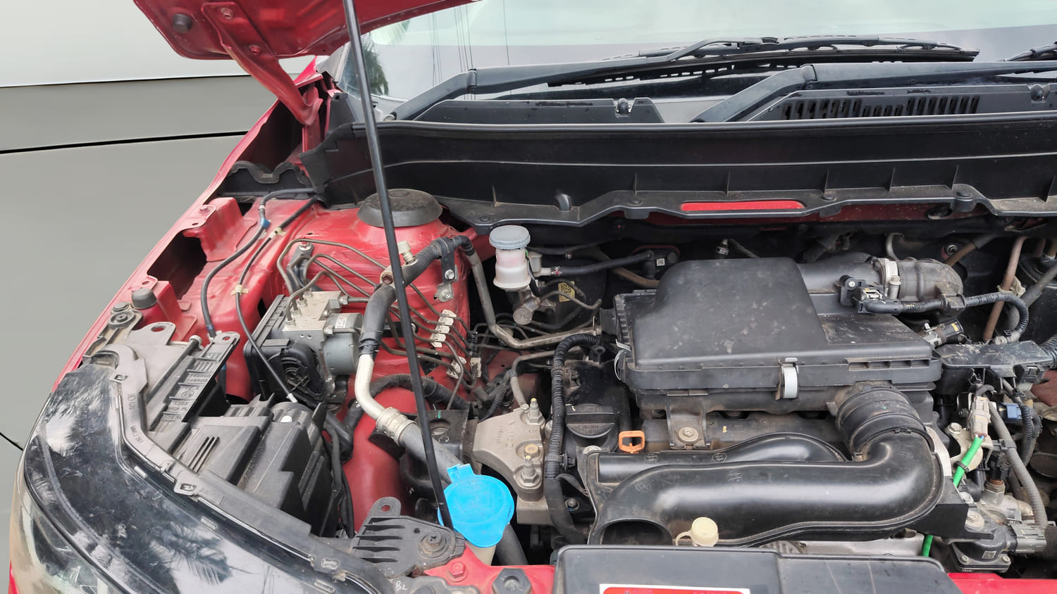 Used 2023 Maruti Suzuki Brezza ZXi Plus Petrol Manual engine ENGINE LEFT SIDE VIEW