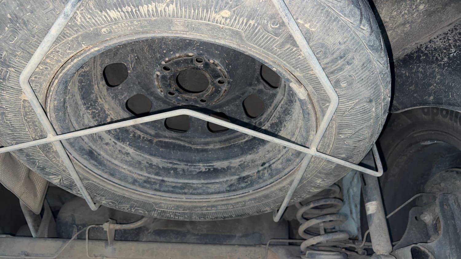 Used 2018 Renault Duster RXS CVT Petrol Automatic tyres SPARE TYRE VIEW