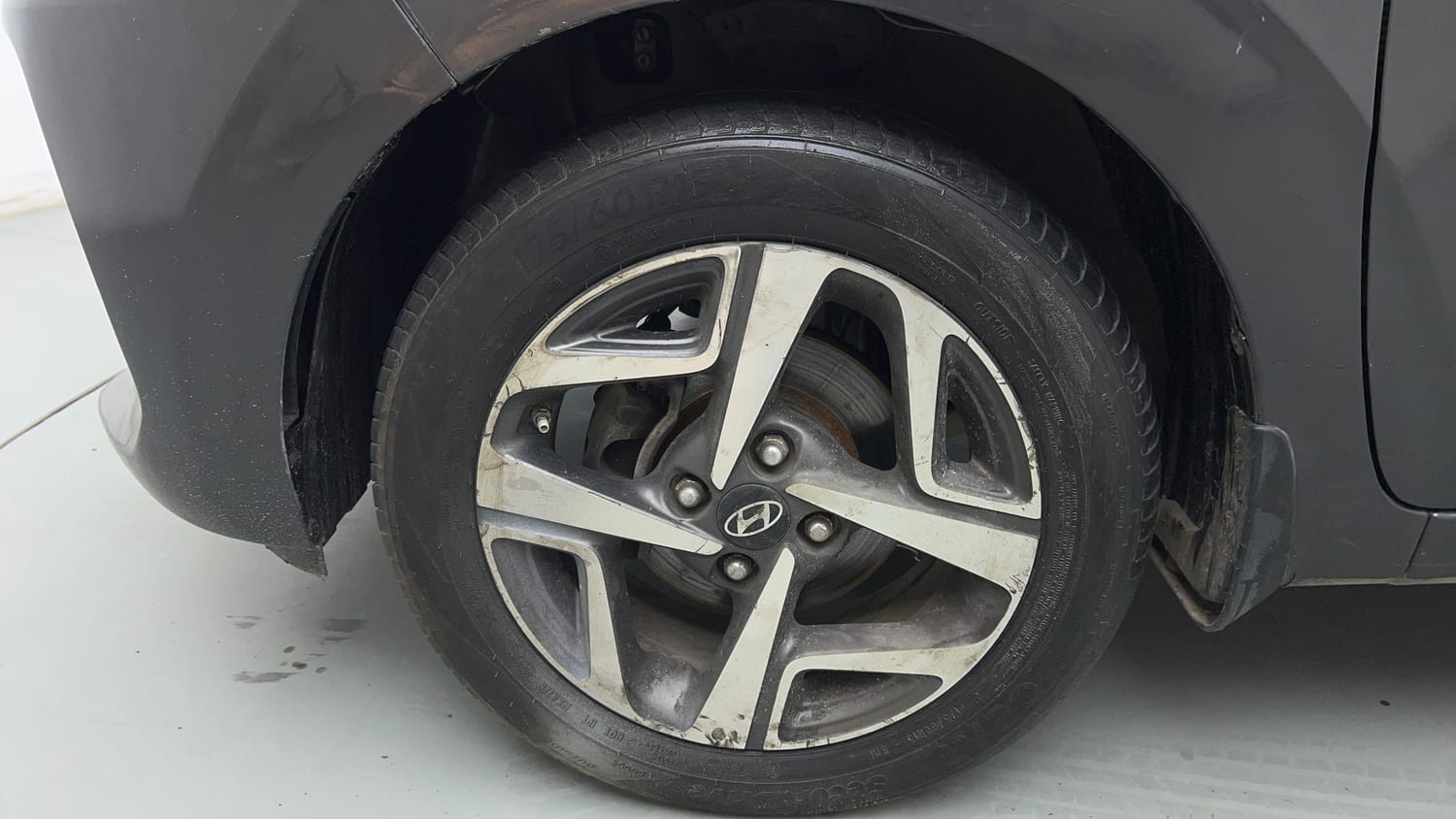 Used 2023 Hyundai Aura SX 1.2 CNG Cng Manual tyres LEFT FRONT TYRE RIM VIEW