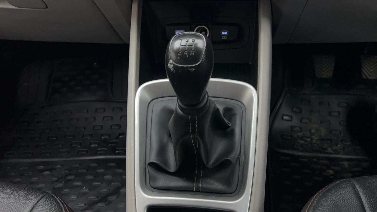 Used 2023 Hyundai Venue S (O) 1.2 Petrol Petrol Manual interior GEAR  KNOB VIEW