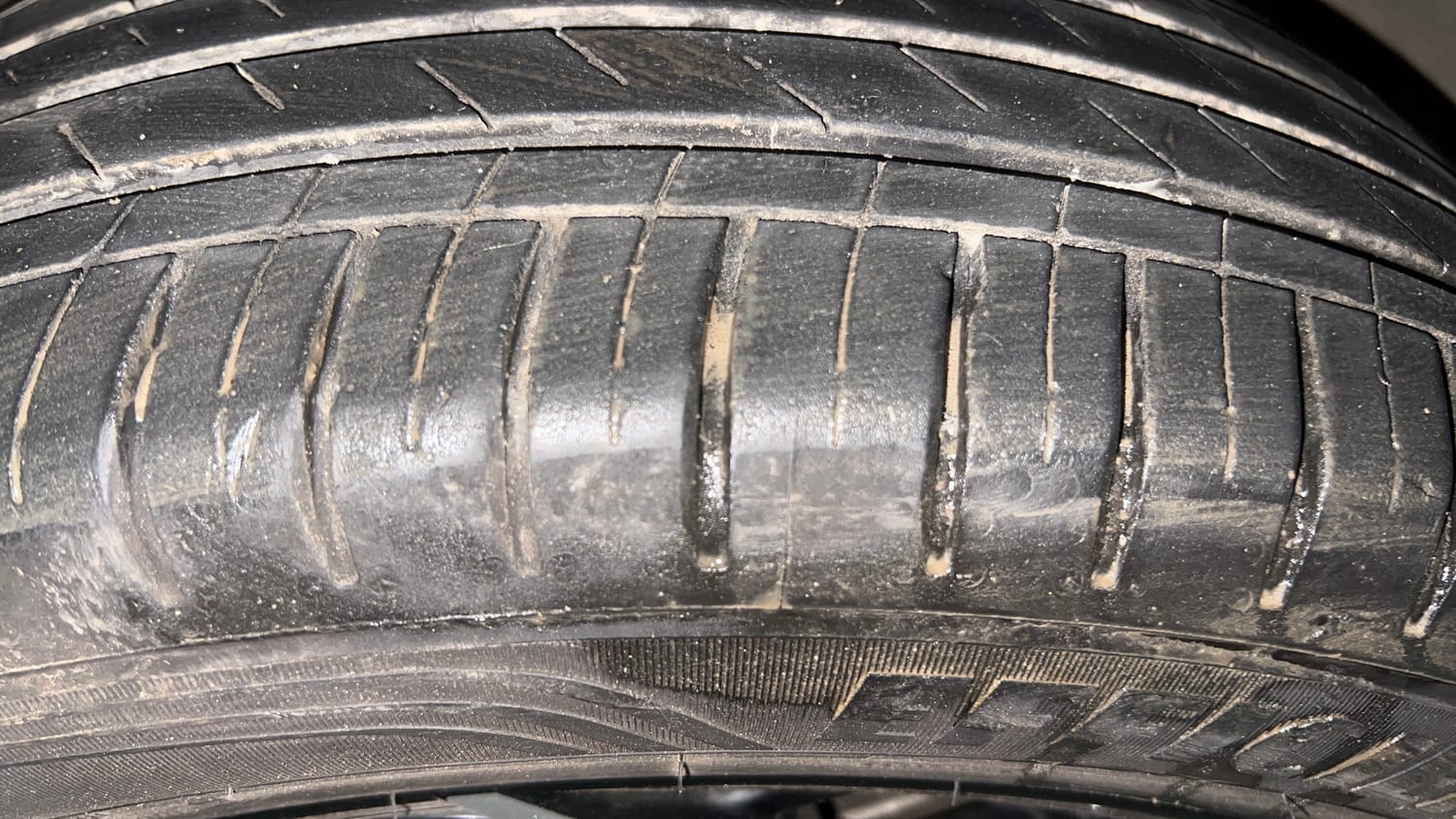 Used 2024 Tata Curvv Creative Plus S 1.2 Revotron Petrol 7DCA Petrol Automatic tyres RIGHT FRONT TYRE TREAD VIEW