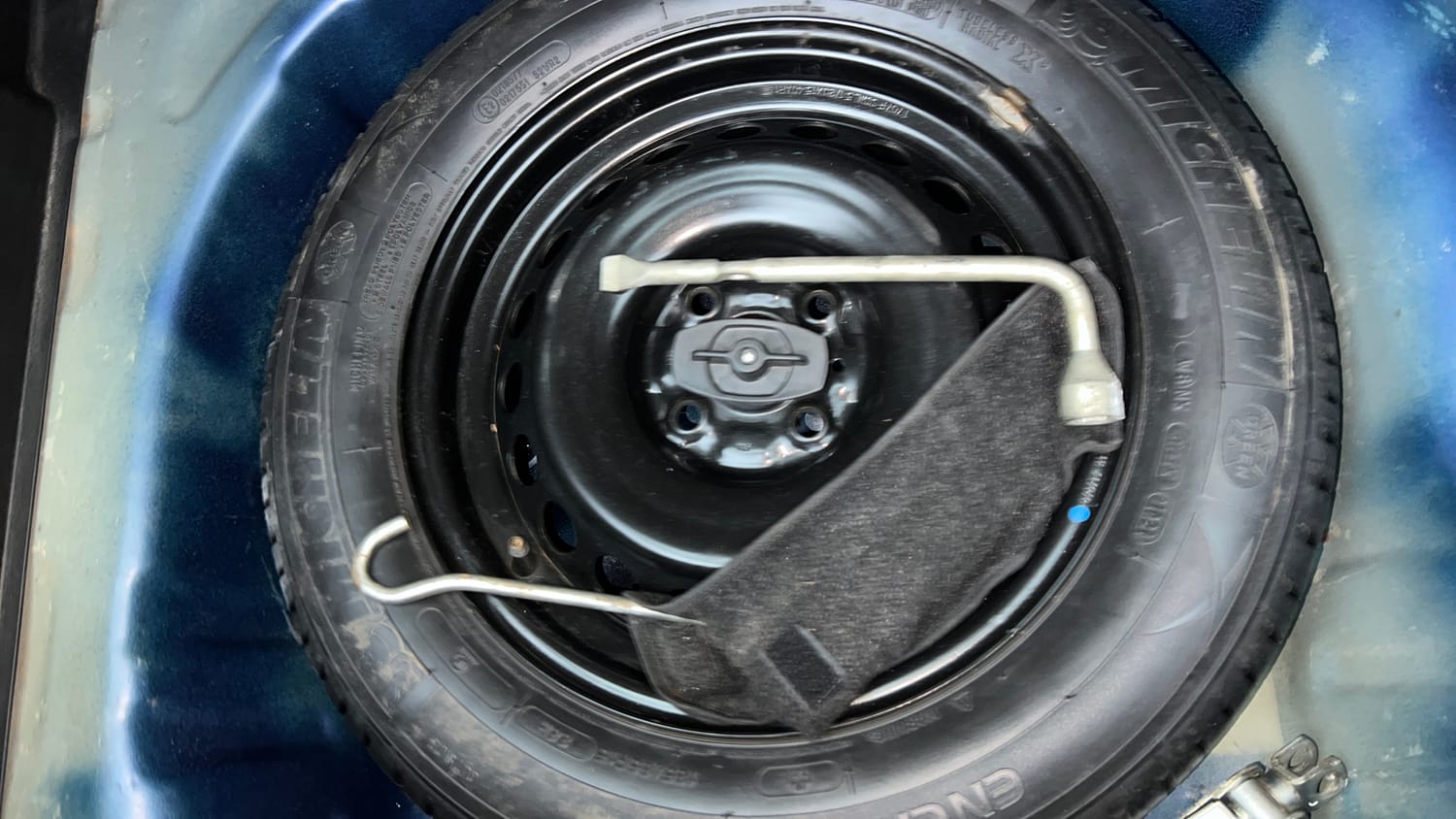 Used 2017 Maruti Suzuki Baleno Delta 1.2 Petrol Manual tyres SPARE TYRE VIEW