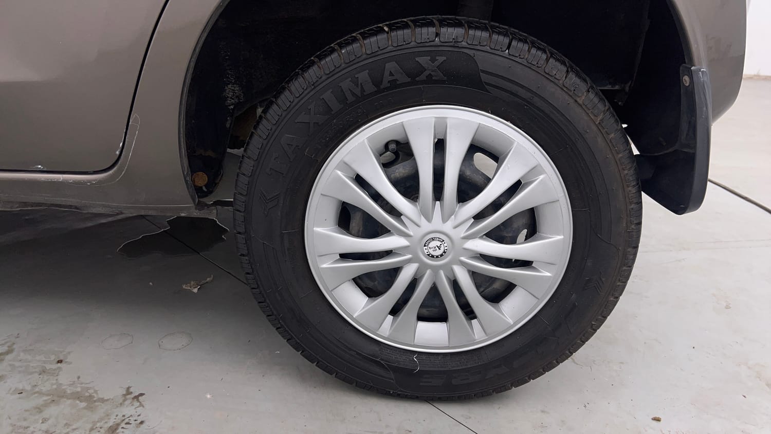 Used 2016 Datsun Redi-GO T Petrol Manual tyres LEFT REAR TYRE RIM VIEW
