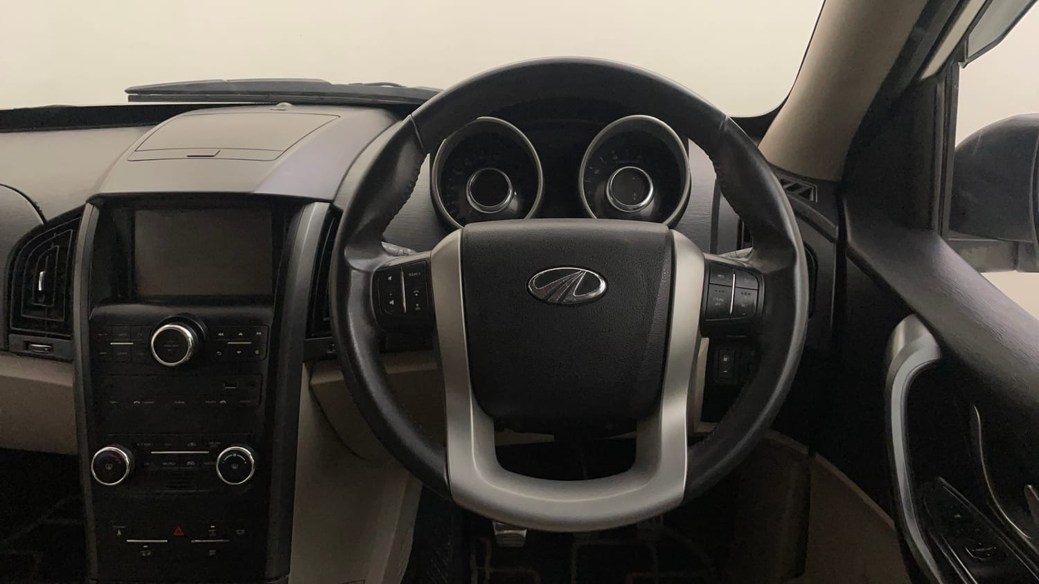Used 2018 Mahindra XUV500 W10 Diesel Manual interior STEERING VIEW