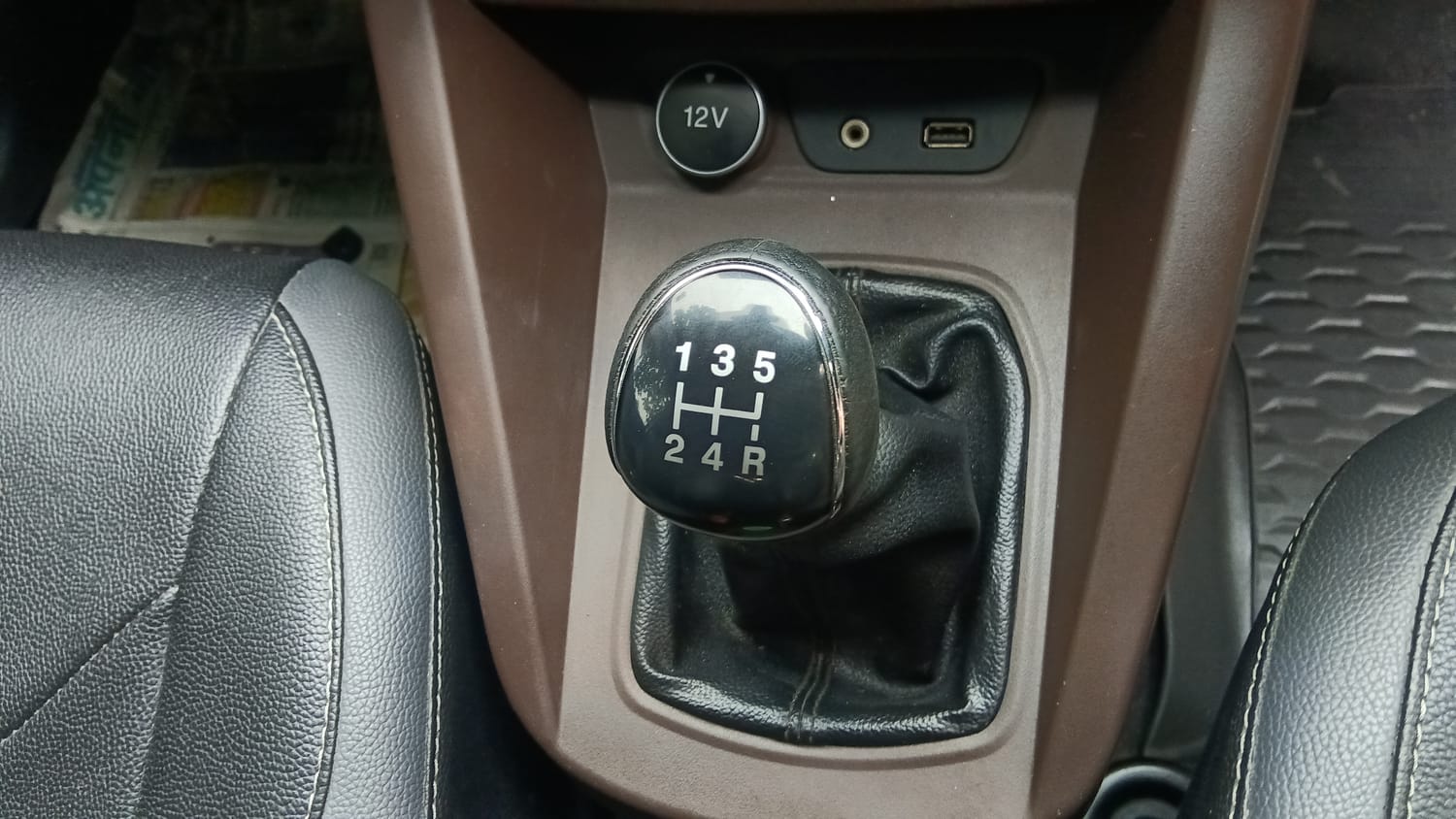 Used 2018 Ford Freestyle Titanium 1.2 Ti-VCT Petrol Manual interior GEAR  KNOB VIEW