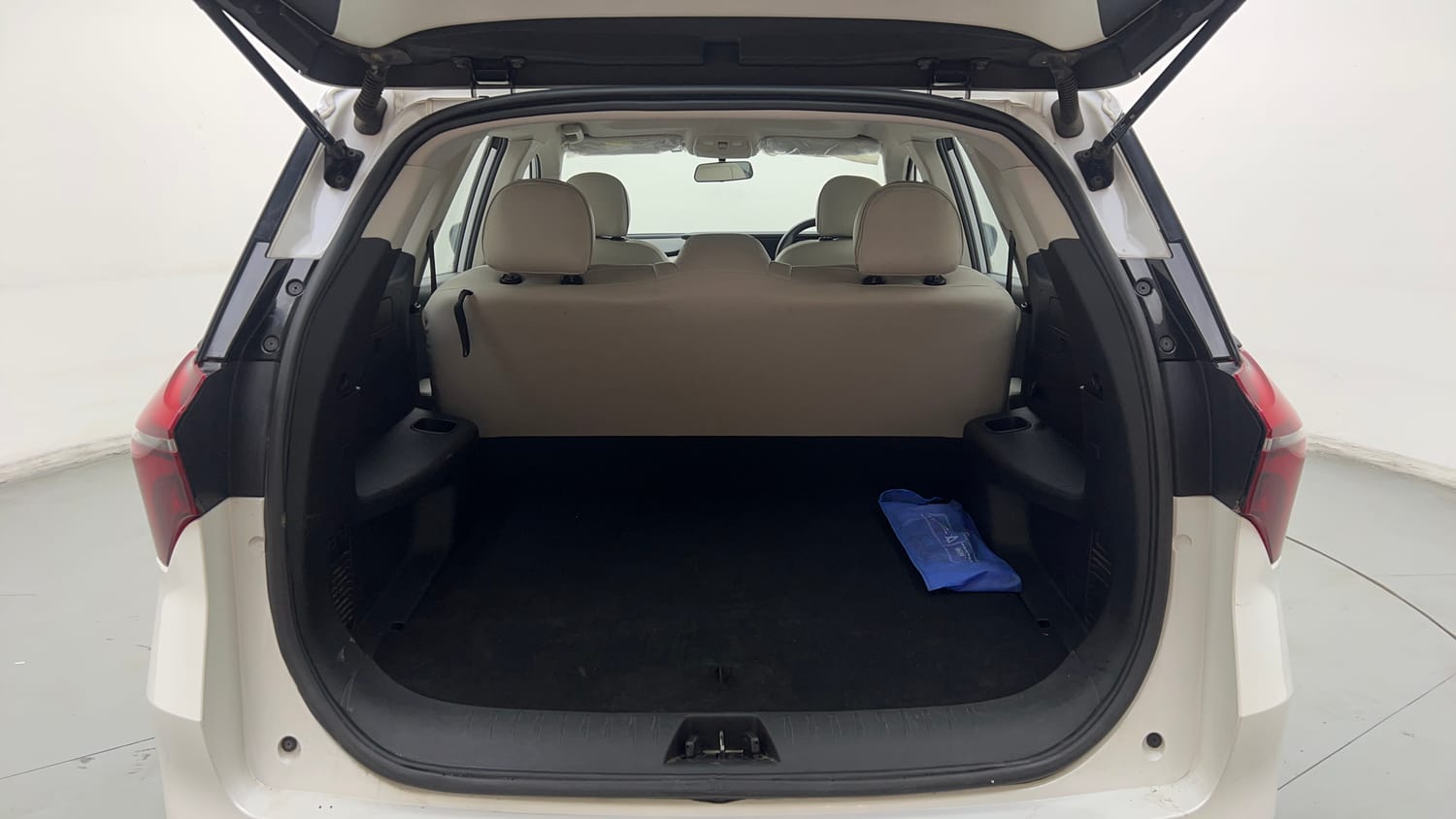 Used 2022 Mahindra XUV700 AX 5 Petrol AT 5 STR Petrol Automatic interior DICKY INSIDE VIEW