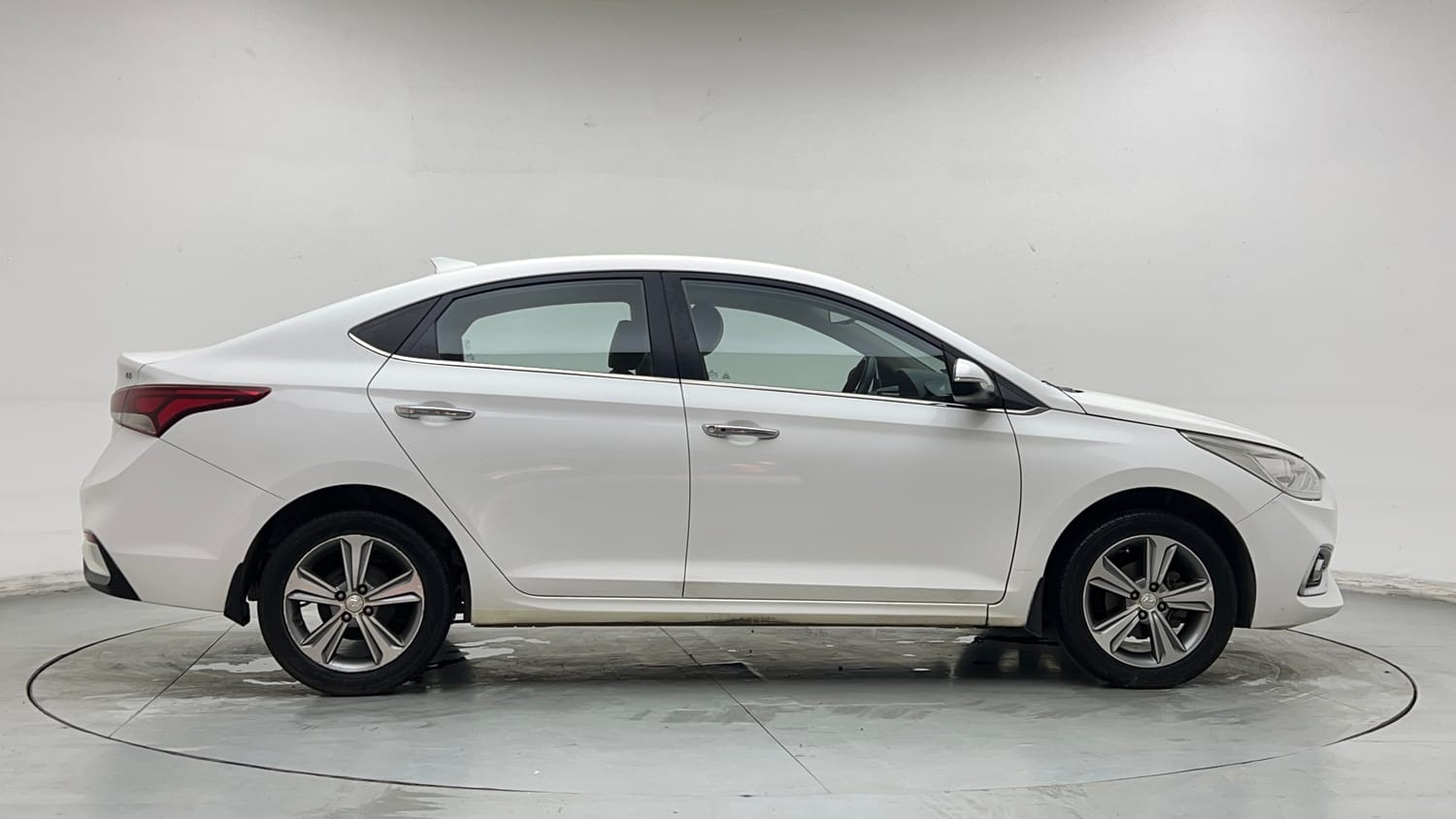 Used 2019 Hyundai Verna SX 1.6 VTVT Petrol Manual exterior RIGHT SIDE VIEW