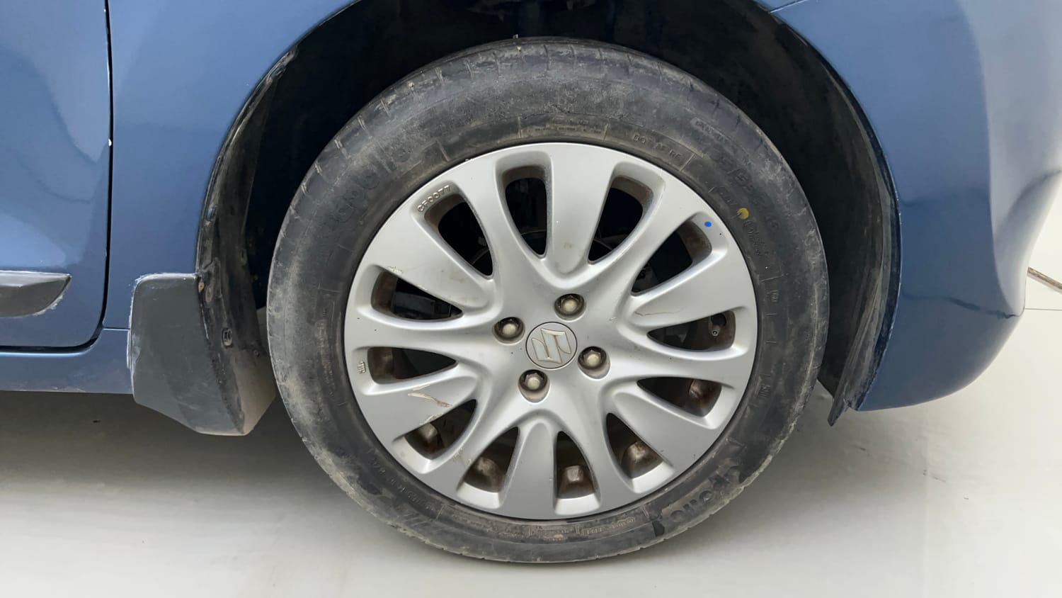 Used 2017 Maruti Suzuki Baleno Alpha 1.2 AT Petrol Automatic tyres RIGHT FRONT TYRE RIM VIEW