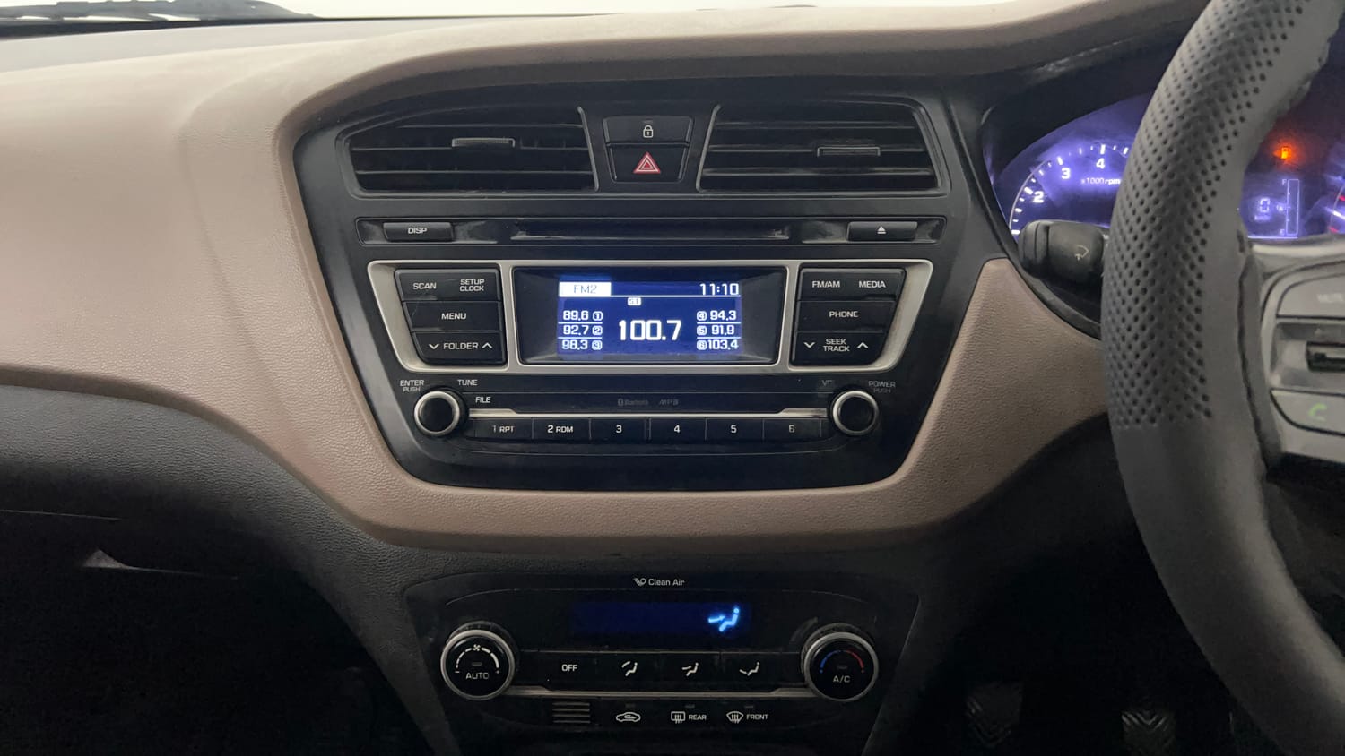 Used 2015 Hyundai Elite i20 Sportz 1.2 Petrol Manual interior MUSIC SYSTEM & AC CONTROL VIEW