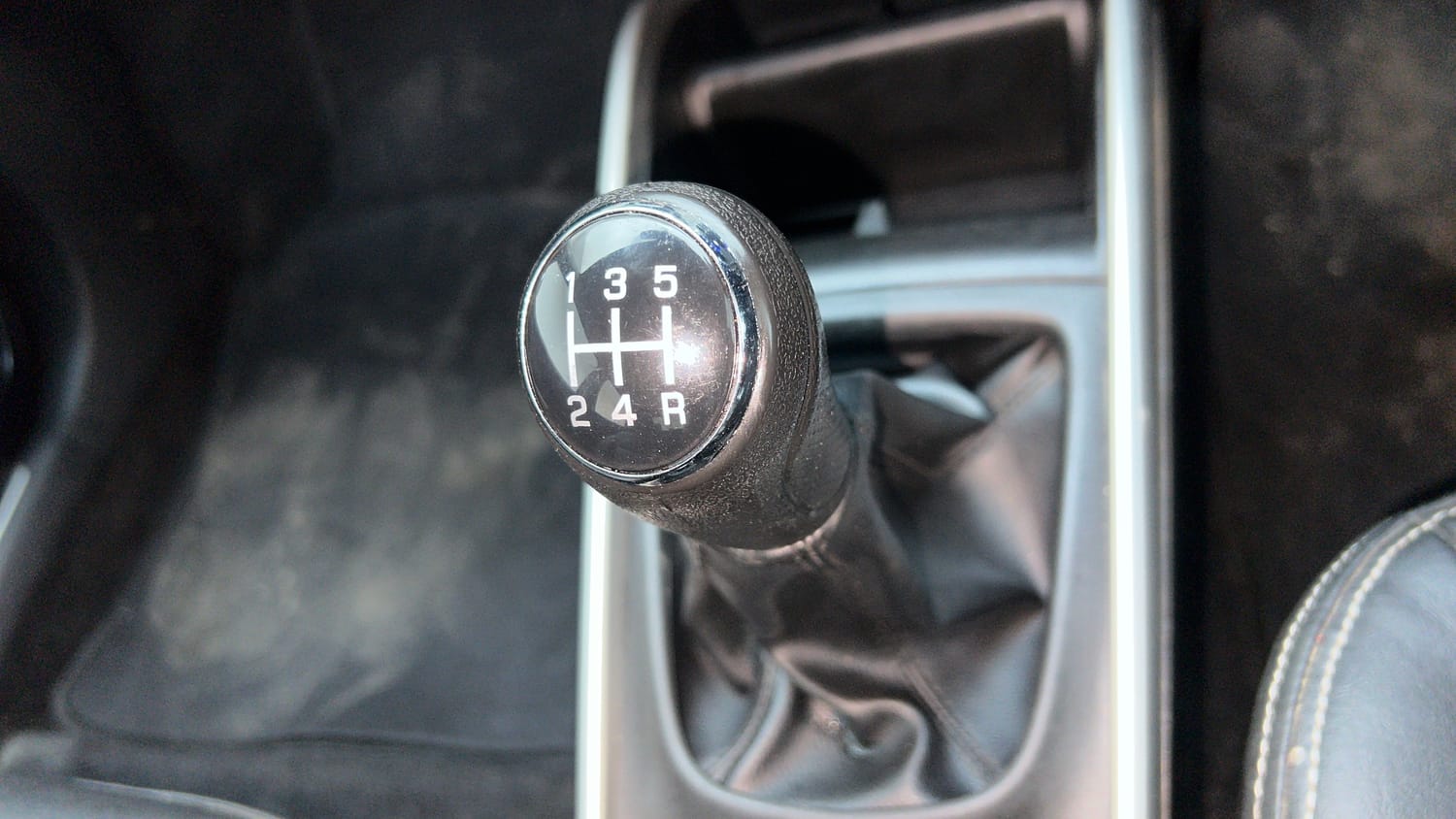 Used 2018 Maruti Suzuki Baleno Delta 1.2 Petrol Manual interior GEAR  KNOB VIEW