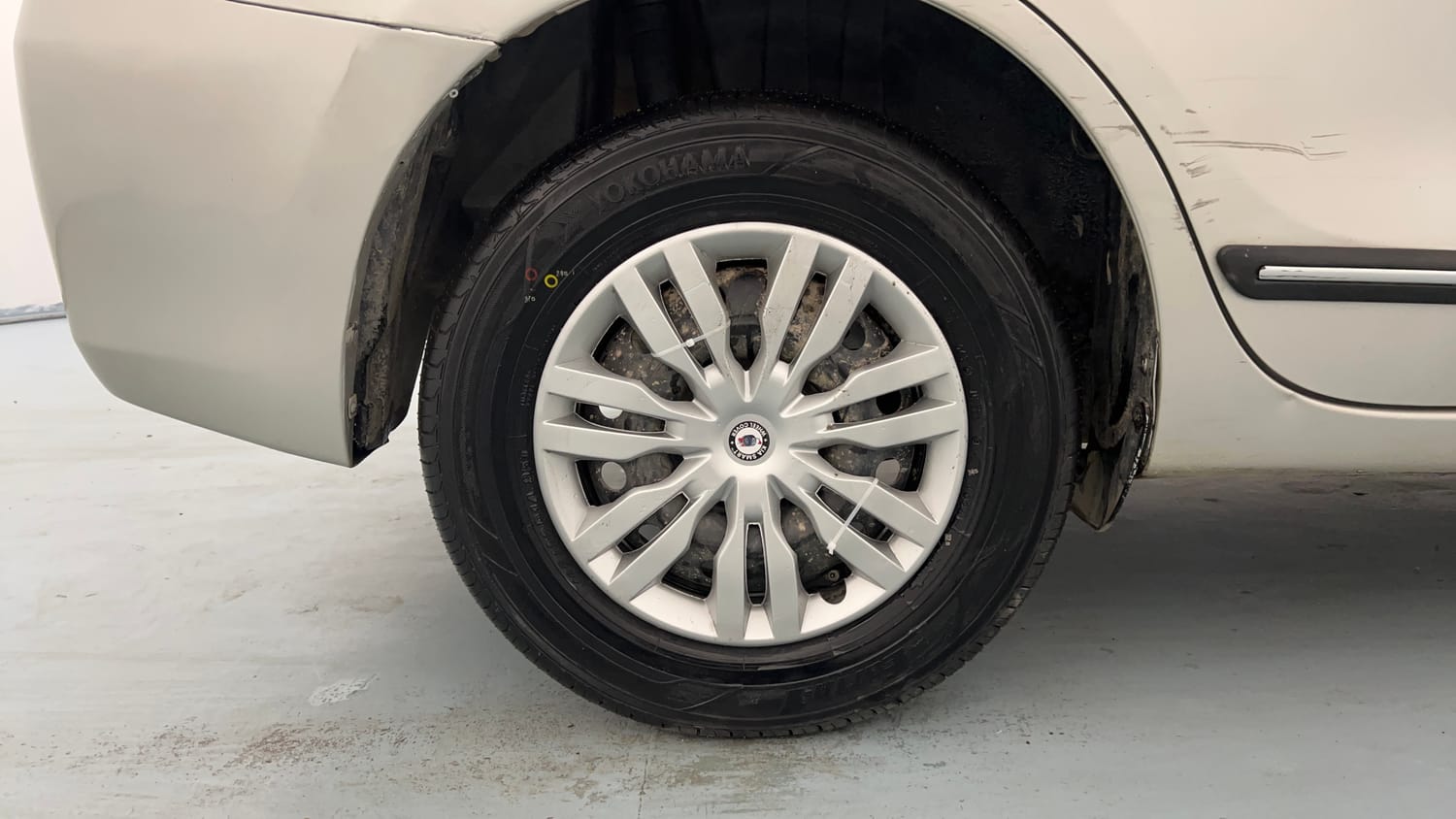 Used 2018 Maruti Suzuki Dzire VXi AMT Petrol Automatic tyres RIGHT REAR TYRE RIM VIEW