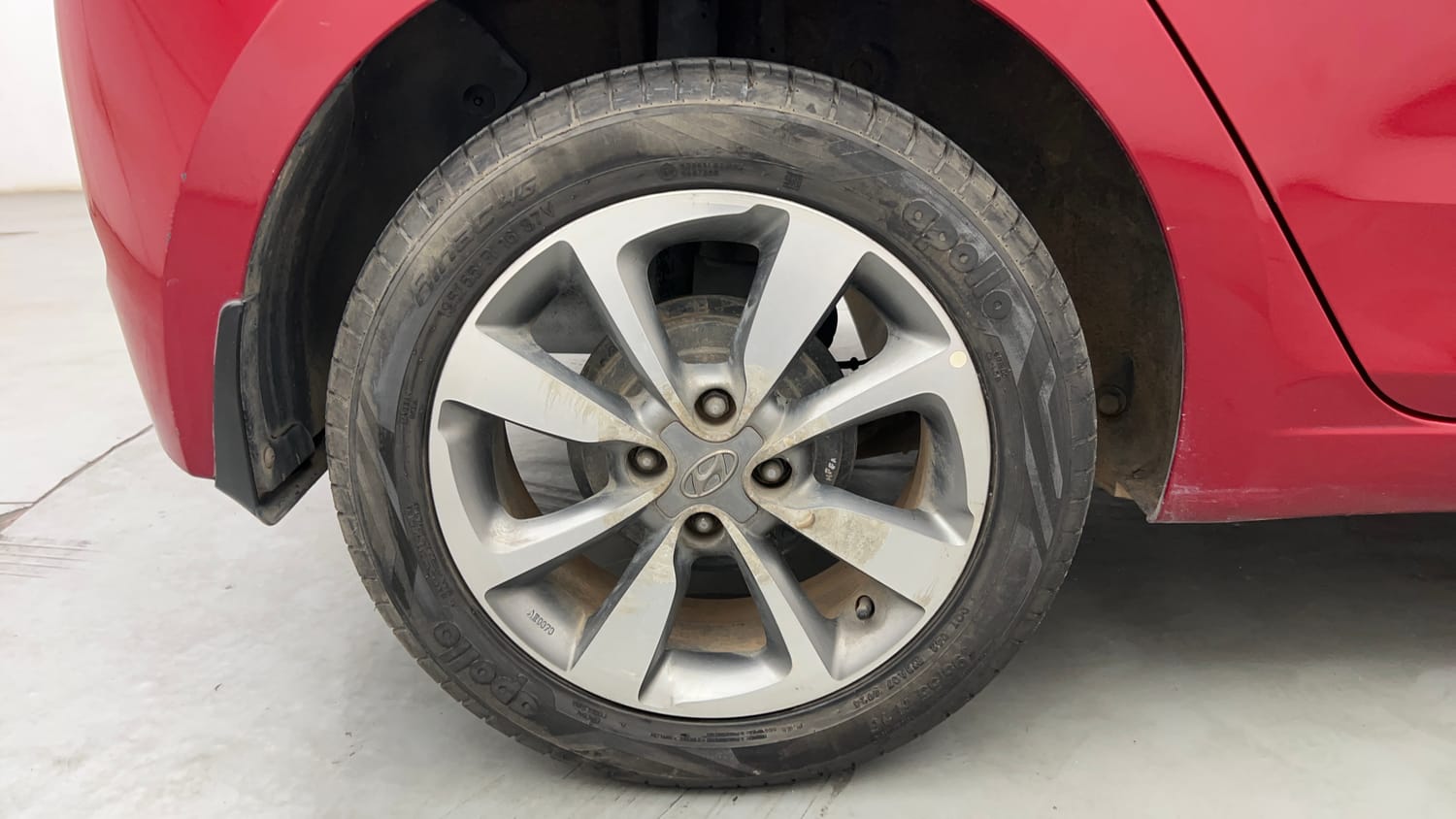 Used 2017 Hyundai Elite i20 Asta 1.2 Dual Tone Petrol Manual tyres RIGHT REAR TYRE RIM VIEW