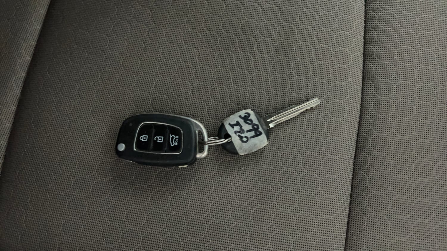 Used 2015 Hyundai Elite i20 Sportz 1.2 Petrol Manual extra CAR KEY VIEW