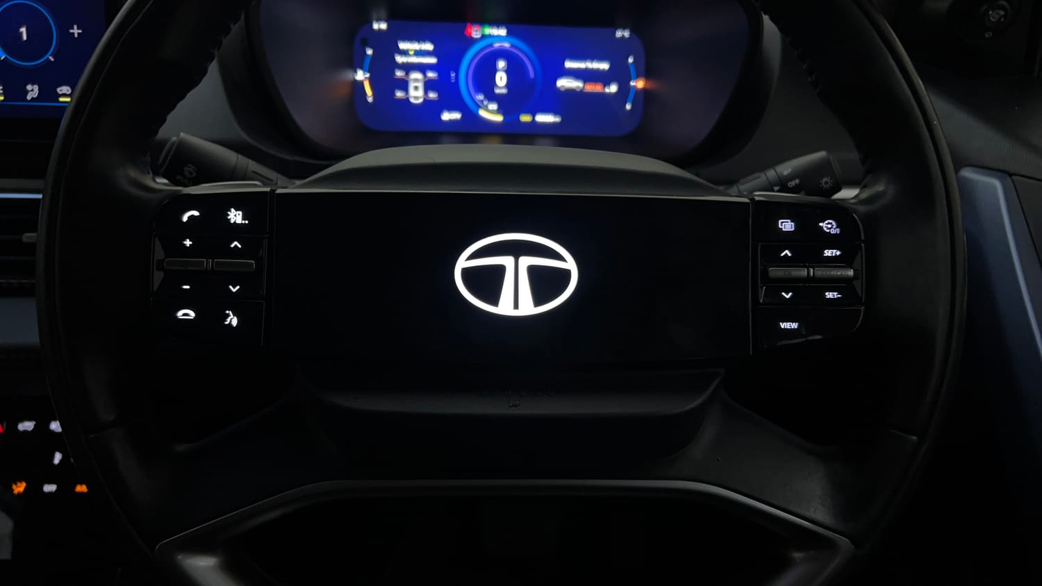 Used 2024 Tata Curvv Creative Plus S 1.2 Revotron Petrol 7DCA Petrol Automatic top_features Airbags