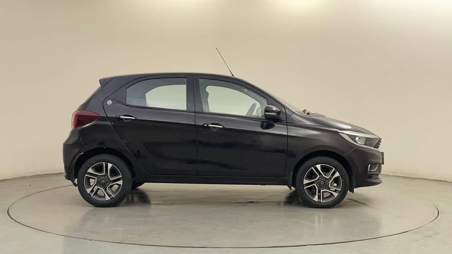 Used 2023 Tata Tiago XZ Plus Petrol Manual exterior RIGHT SIDE VIEW