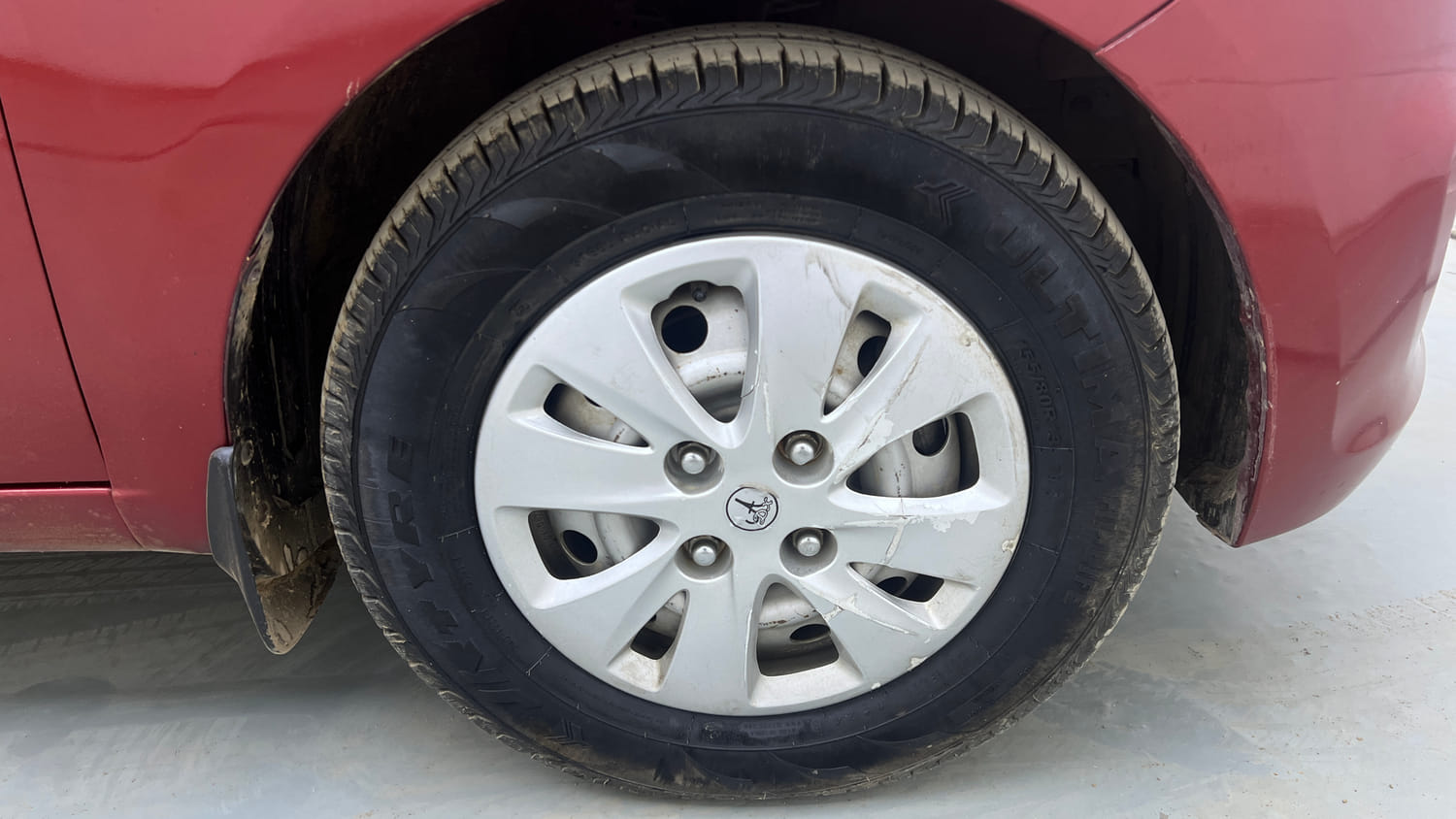 Used 2012 Hyundai i10 Era 1.1 iRDE2 Petrol Manual tyres RIGHT FRONT TYRE RIM VIEW