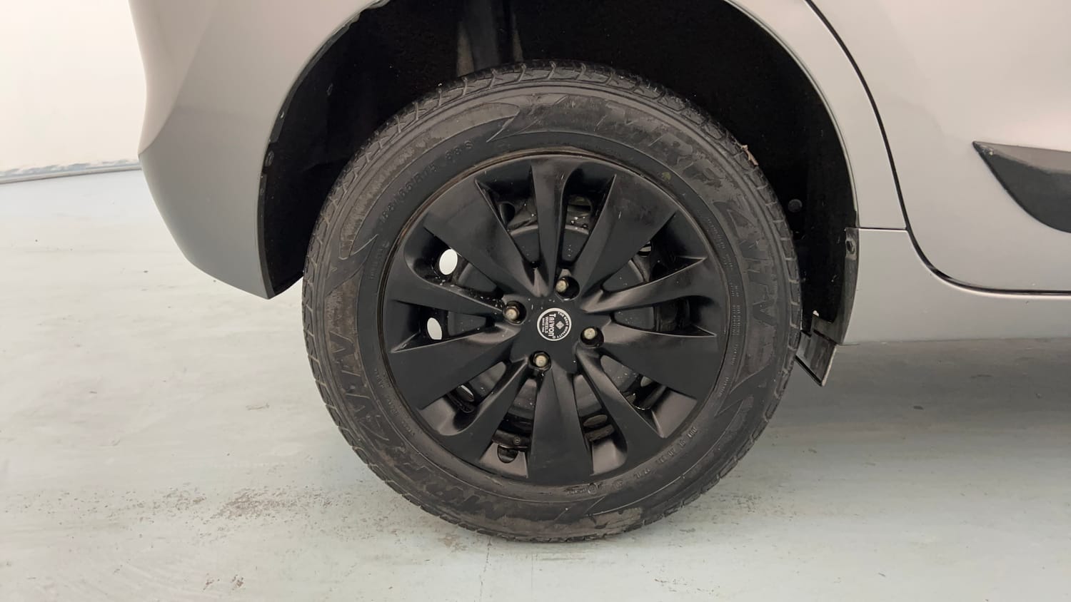 Used 2018 Maruti Suzuki Baleno Delta 1.2 Petrol Manual tyres RIGHT REAR TYRE RIM VIEW
