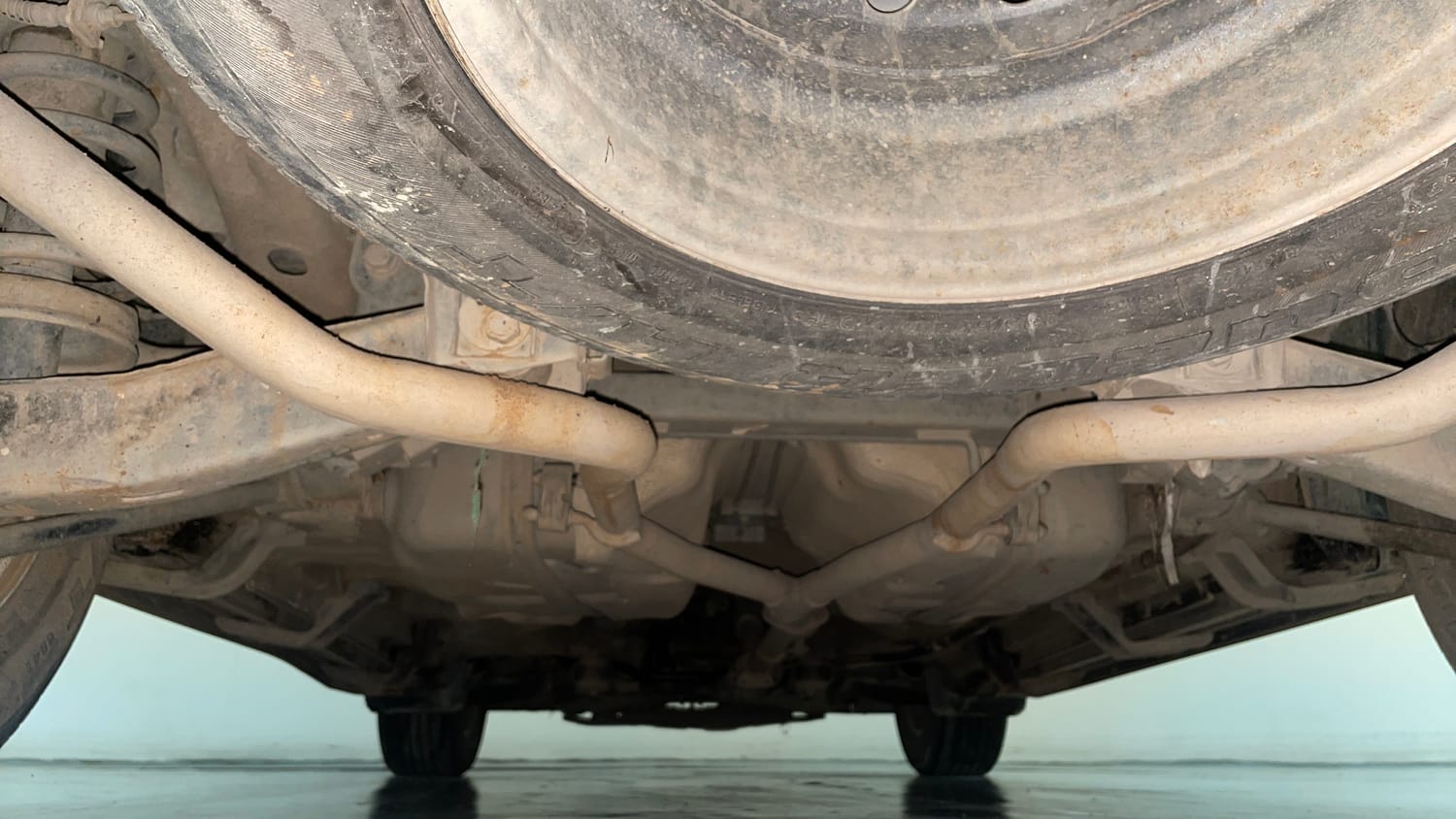 Used 2018 Mahindra XUV500 W10 Diesel Manual extra REAR UNDERBODY VIEW (TAKEN FROM REAR)