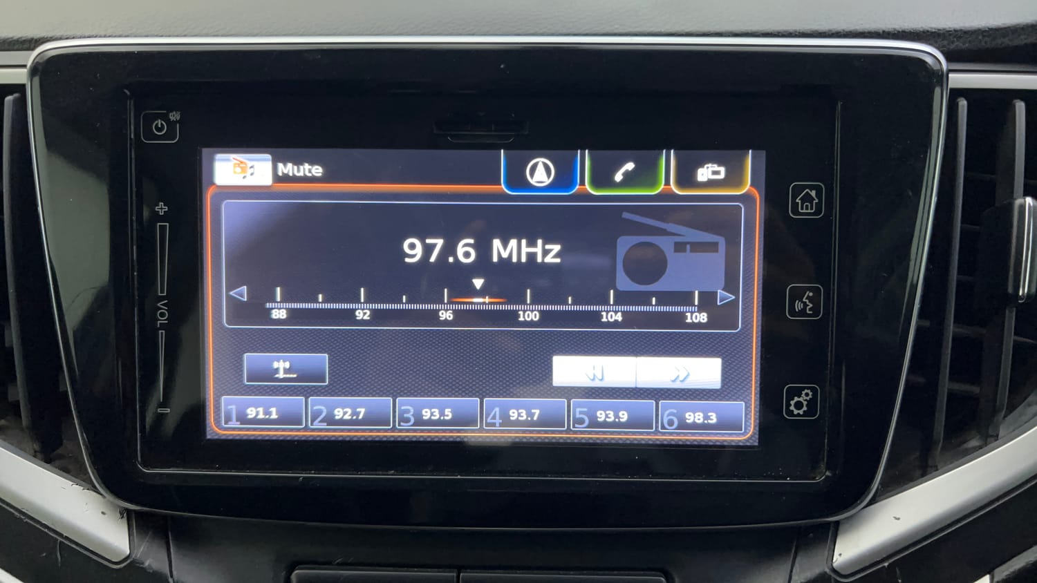 Used 2017 Maruti Suzuki Baleno Alpha 1.2 AT Petrol Automatic top_features Integrated (in-dash) music system