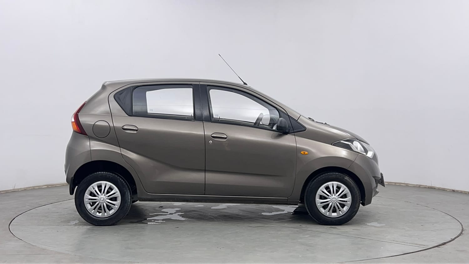 Used 2016 Datsun Redi-GO T Petrol Manual exterior RIGHT SIDE VIEW