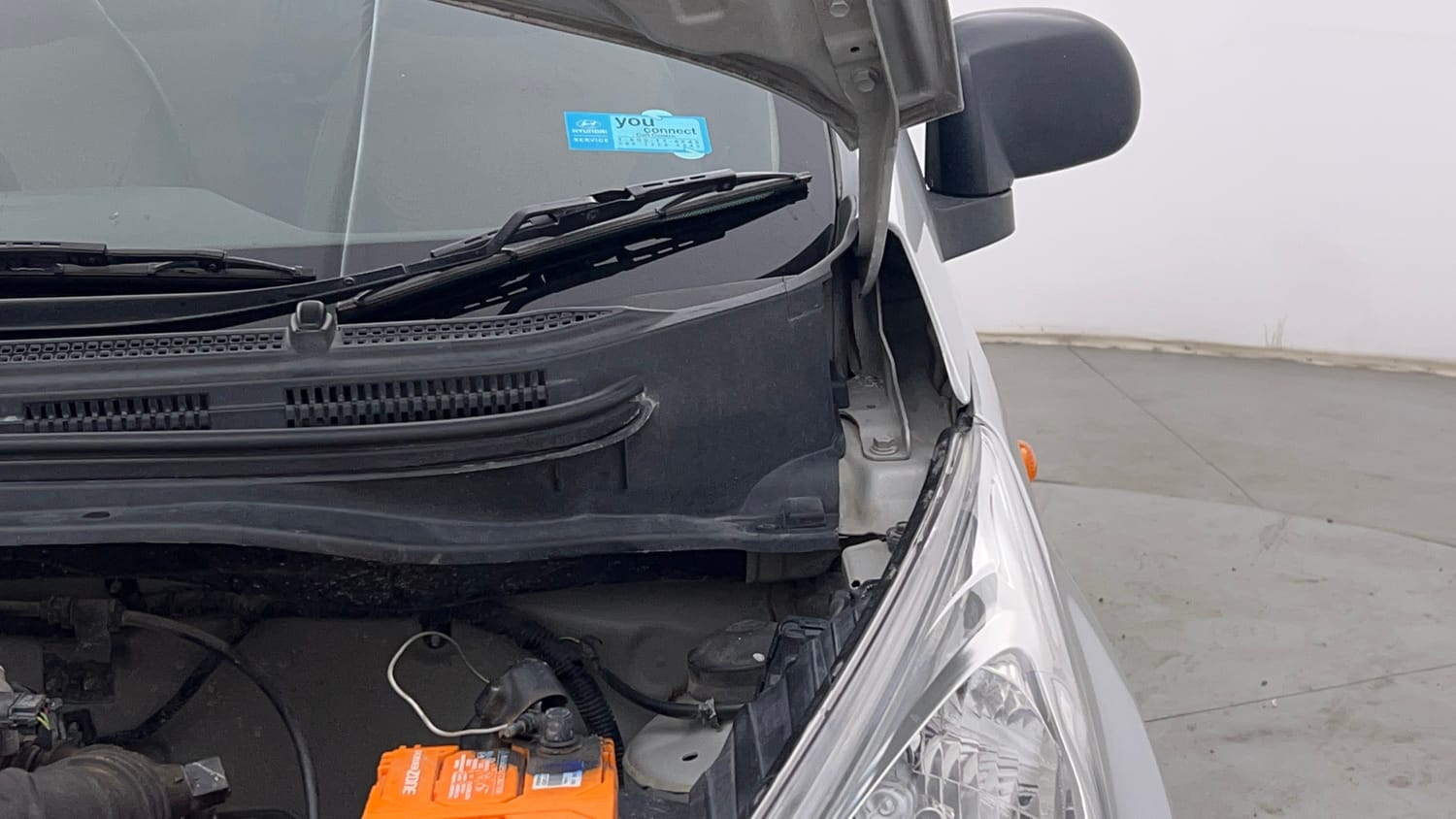 Used 2015 Hyundai Eon Magna + Petrol Manual engine ENGINE LEFT SIDE HINGE & APRON VIEW