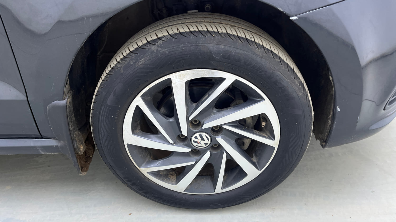 Used 2020 Volkswagen Polo Comfortline 1.0L (P) Petrol Manual tyres RIGHT FRONT TYRE RIM VIEW