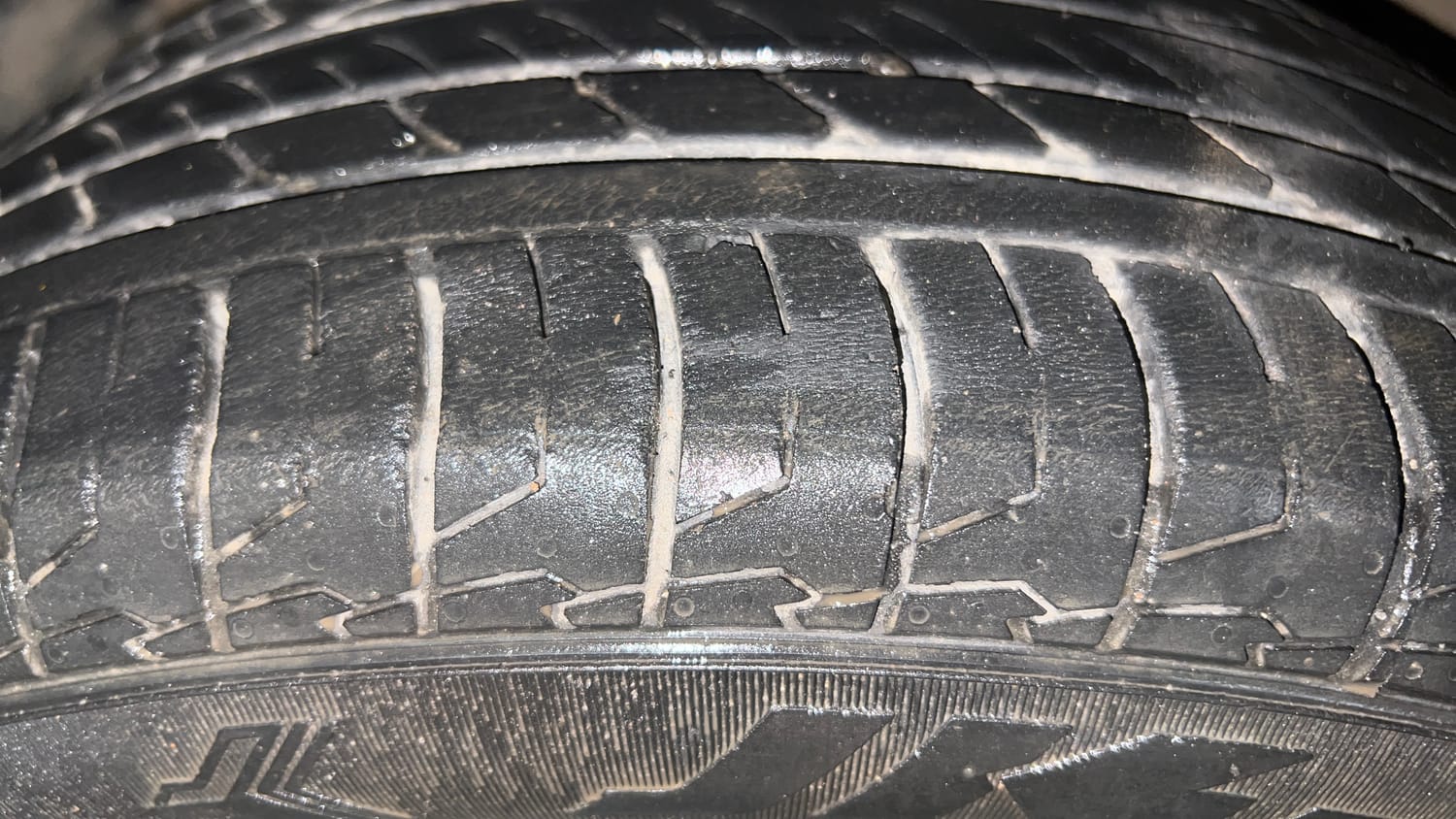 Used 2022 Hyundai Creta SX (O) 1.5 Petrol IVT Petrol Automatic tyres LEFT FRONT TYRE TREAD VIEW