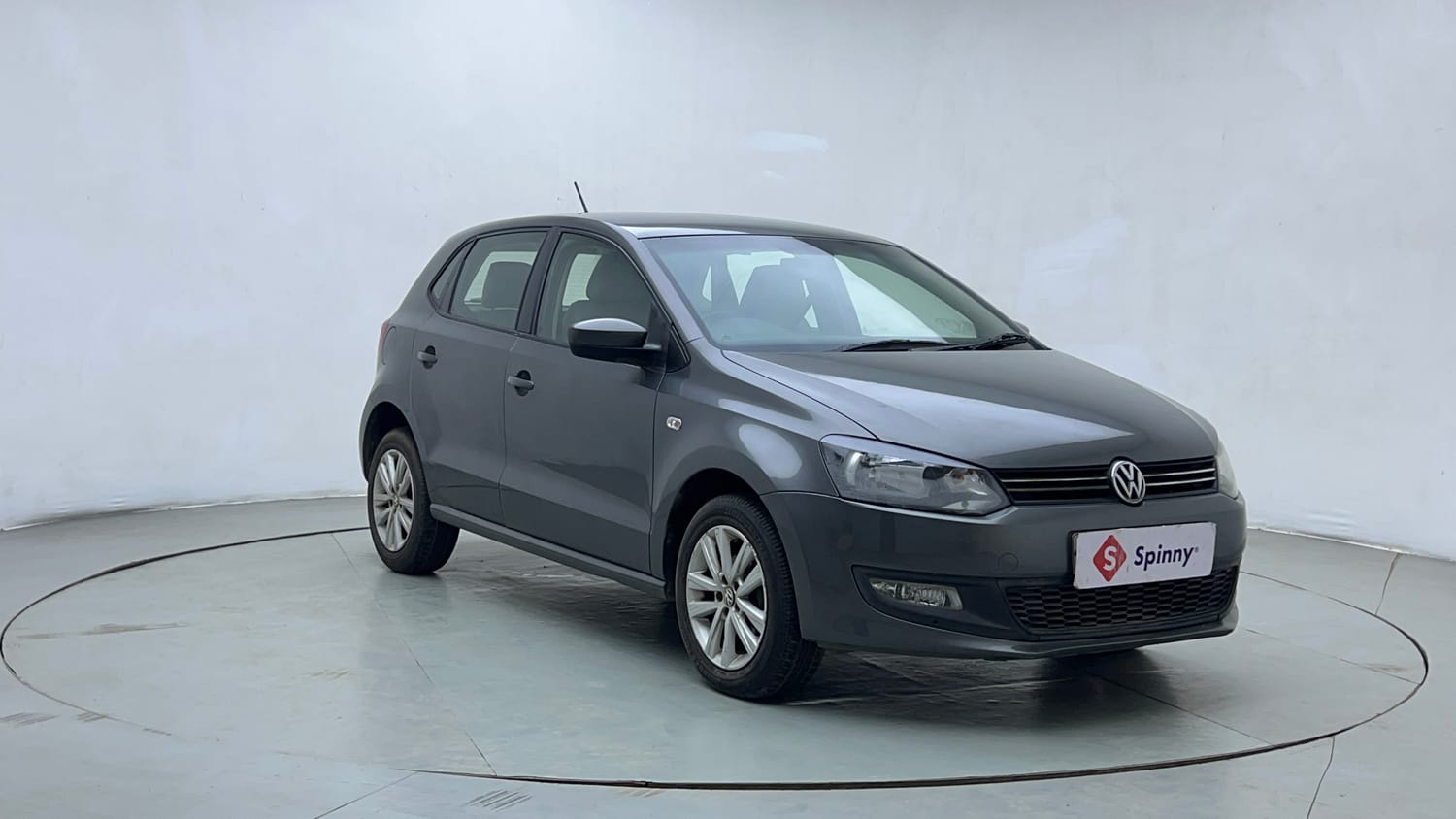 Used 2013 Volkswagen Polo Highline1.2L (P) Petrol Manual exterior RIGHT FRONT CORNER VIEW