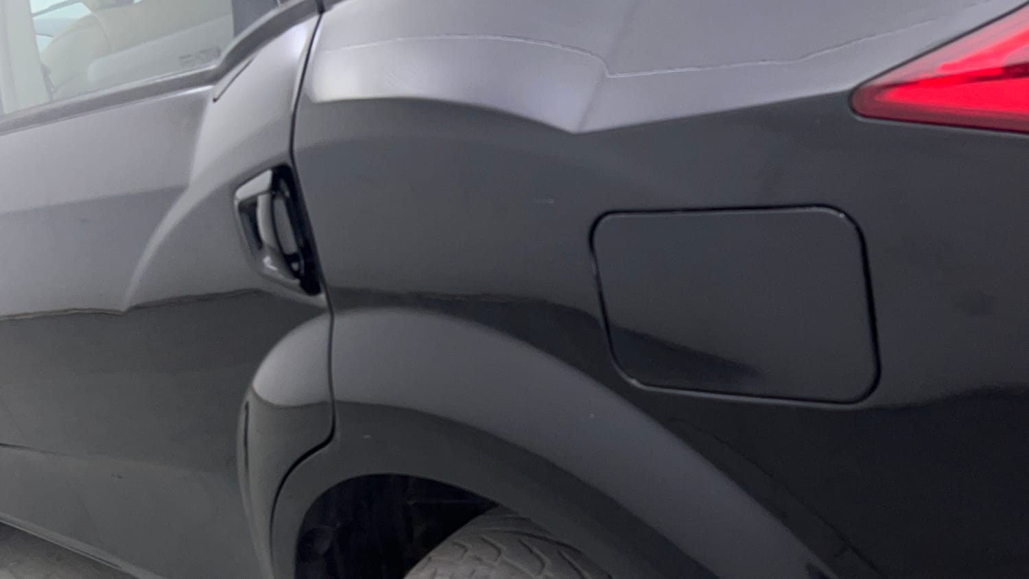 Used 2016 Mahindra XUV500 W4 Diesel Manual dents MINOR DENT