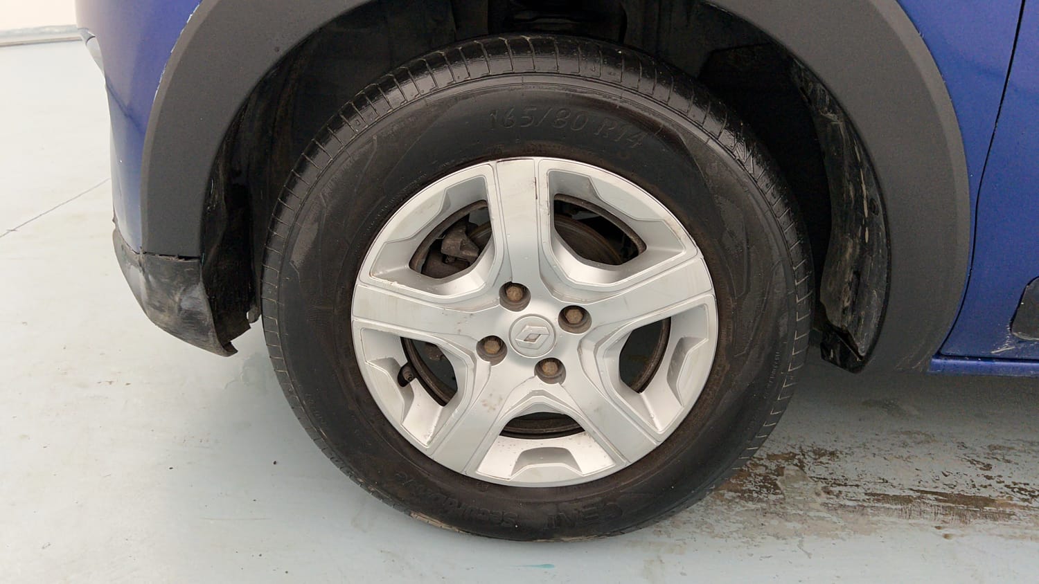 Used 2019 Renault Triber RXZ Petrol Manual tyres LEFT FRONT TYRE RIM VIEW