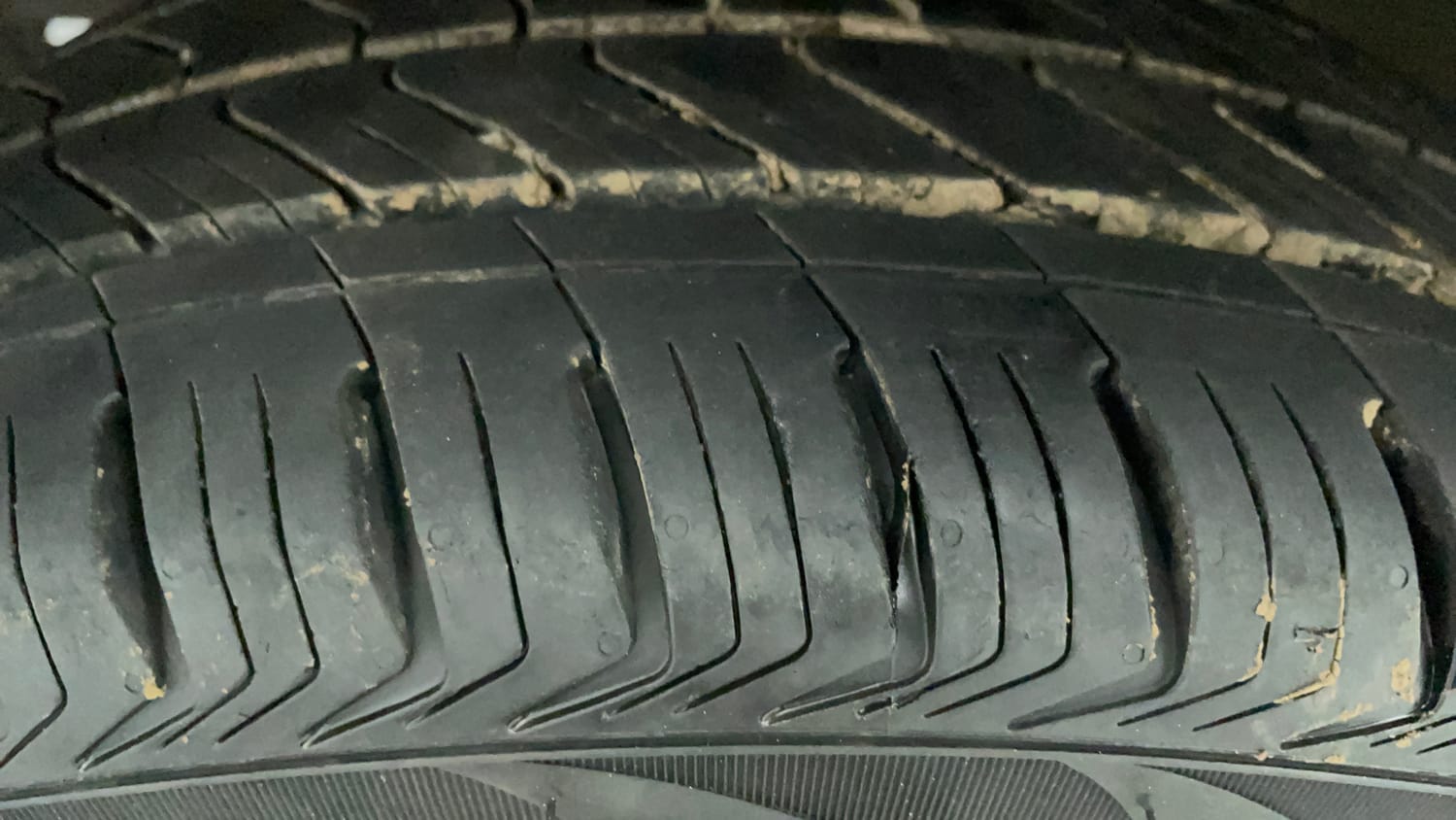 Used 2018 Maruti Suzuki Baleno Zeta 1.2 Petrol Manual tyres LEFT FRONT TYRE TREAD VIEW