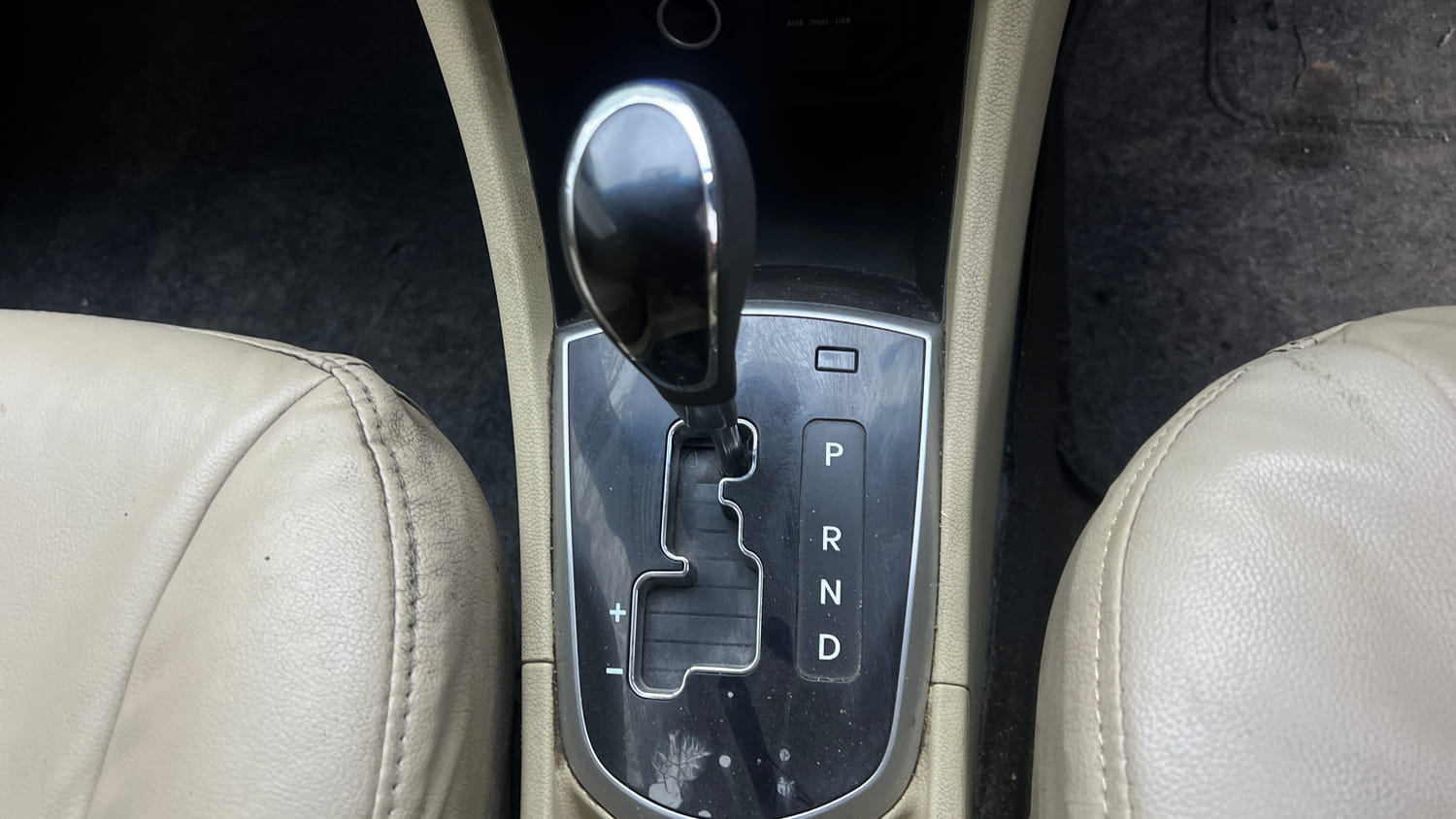 Used 2014 Hyundai Verna Fluidic 1.6 VTVT SX AT Petrol Automatic interior GEAR  KNOB VIEW