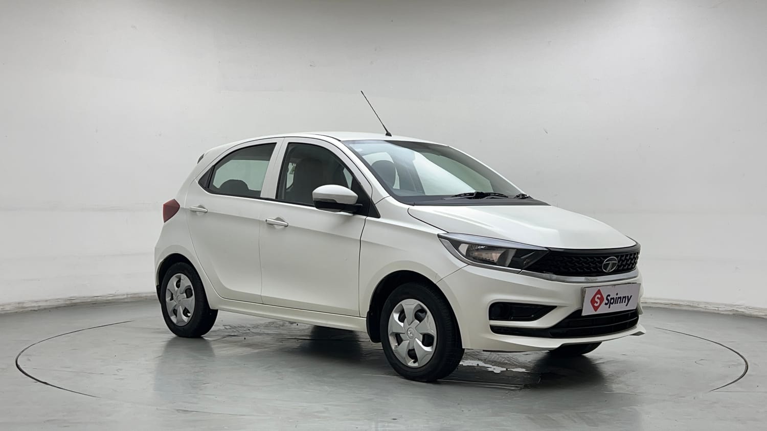 Used 2021 Tata Tiago XT CNG (Outside Fitted) Cng Manual exterior RIGHT FRONT CORNER VIEW