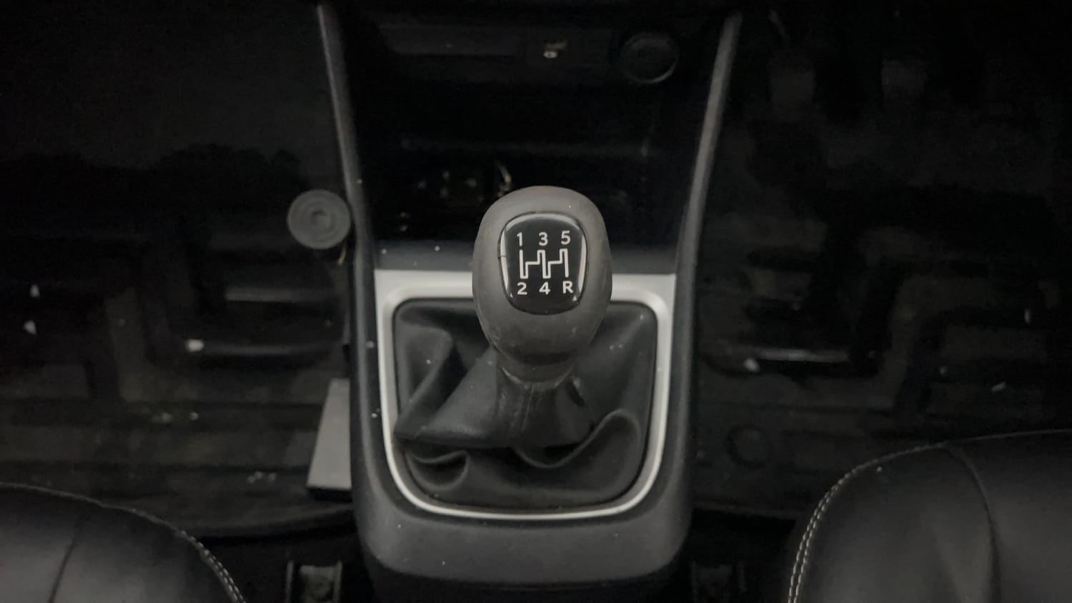 Used 2022 Tata Punch Accomplished MT Petrol Manual interior GEAR  KNOB VIEW