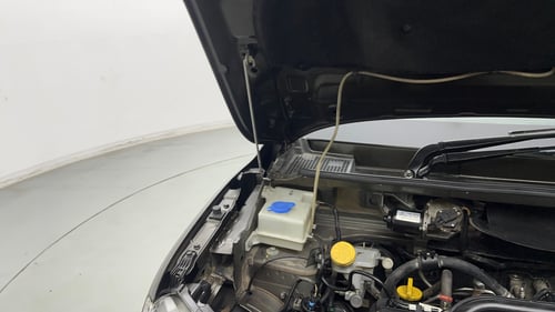 Used 2020 Renault Kwid RXT 1.0 Opt Petrol Manual engine ENGINE RIGHT SIDE HINGE & APRON VIEW