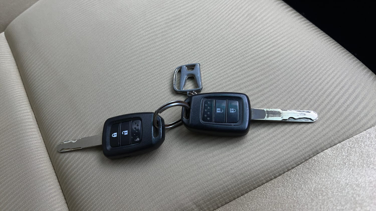 Used 2015 Honda City V Petrol Manual extra CAR KEY VIEW