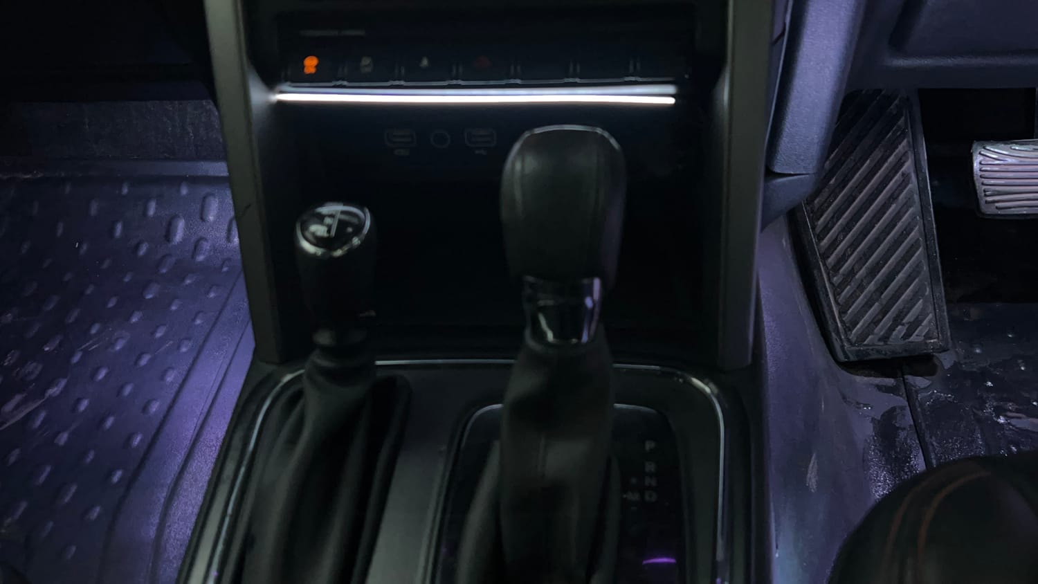 Used 2021 mahindra Thar LX Hard Top Petrol AT 4WD Petrol Automatic interior GEAR  KNOB VIEW
