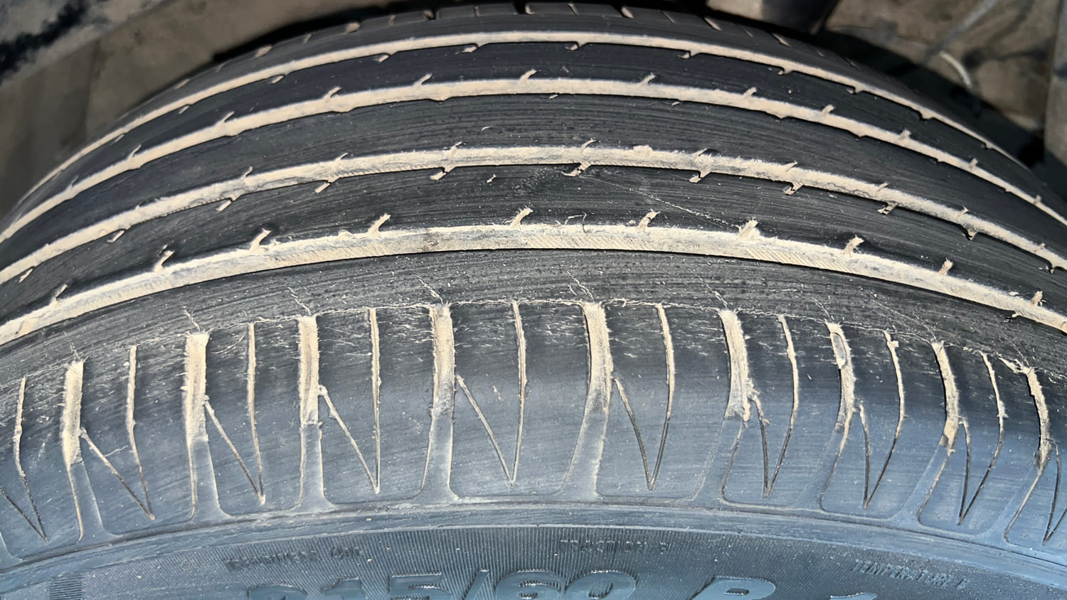Used 2016 Maruti Suzuki Vitara Brezza [2016-2020] ZDi Diesel Manual tyres RIGHT FRONT TYRE TREAD VIEW