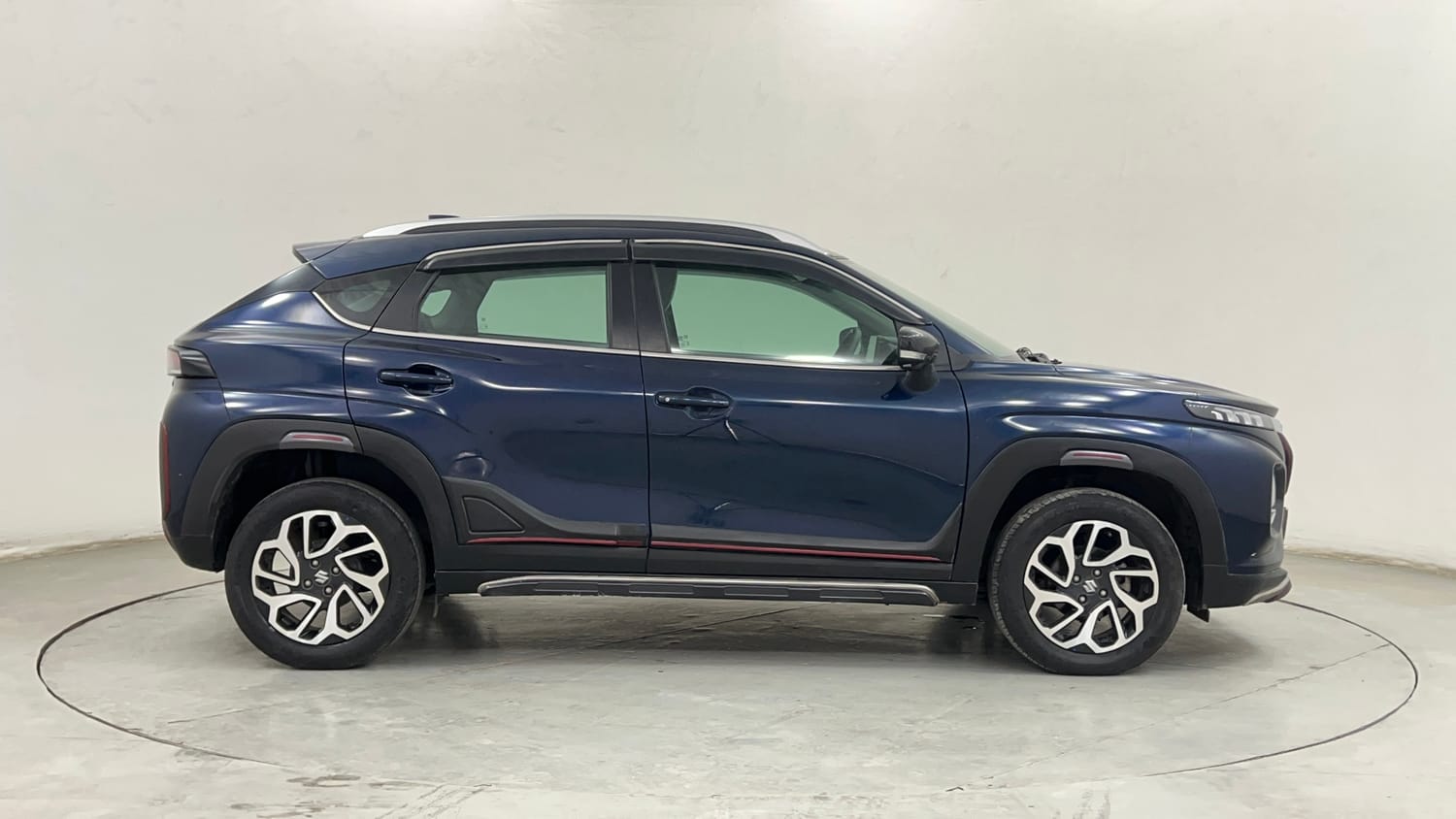 Used 2024 Maruti Suzuki Fronx Alpha 1.0L Turbo MT Petrol Manual exterior RIGHT SIDE VIEW